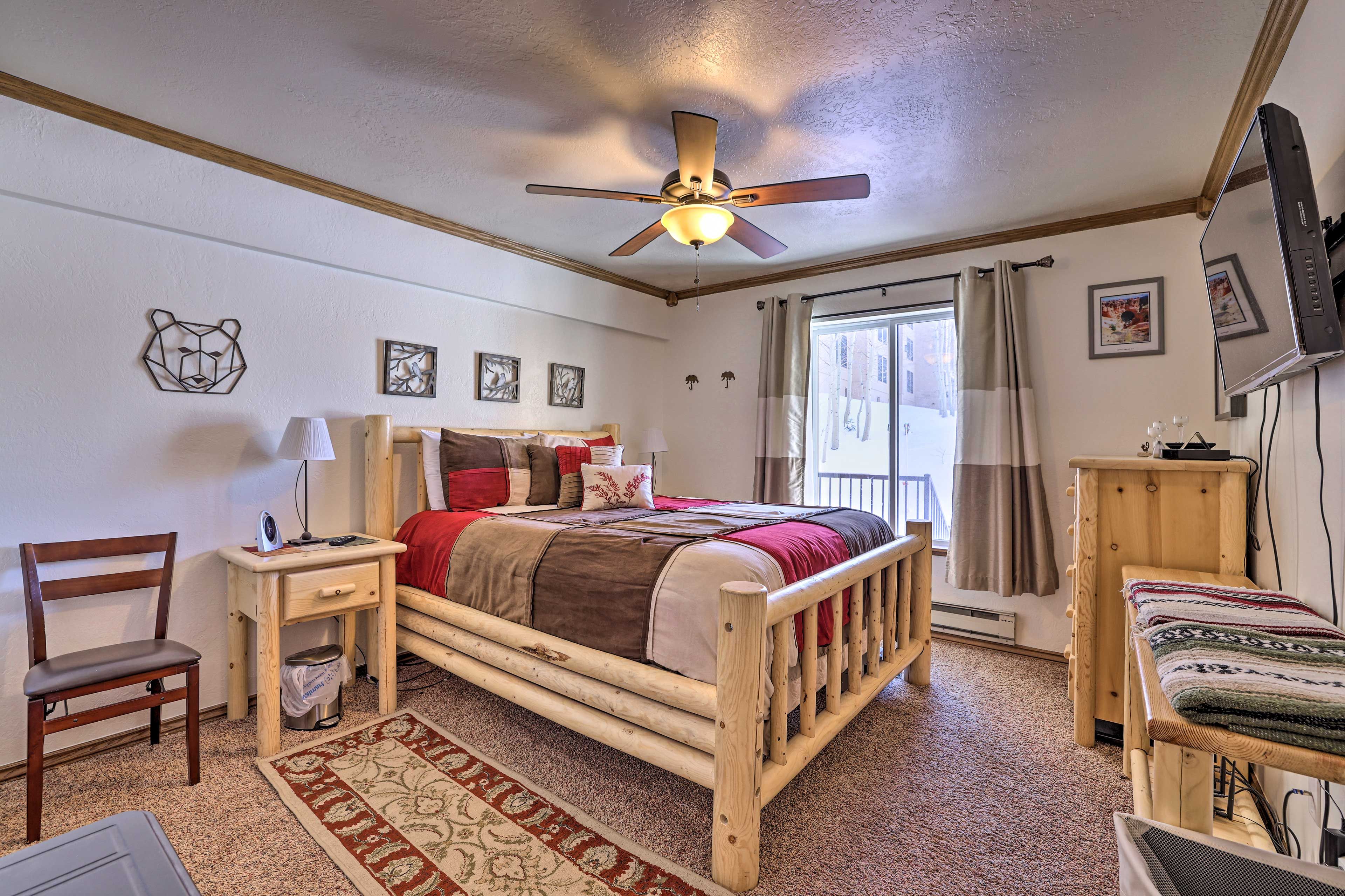 Bedroom | Queen Bed