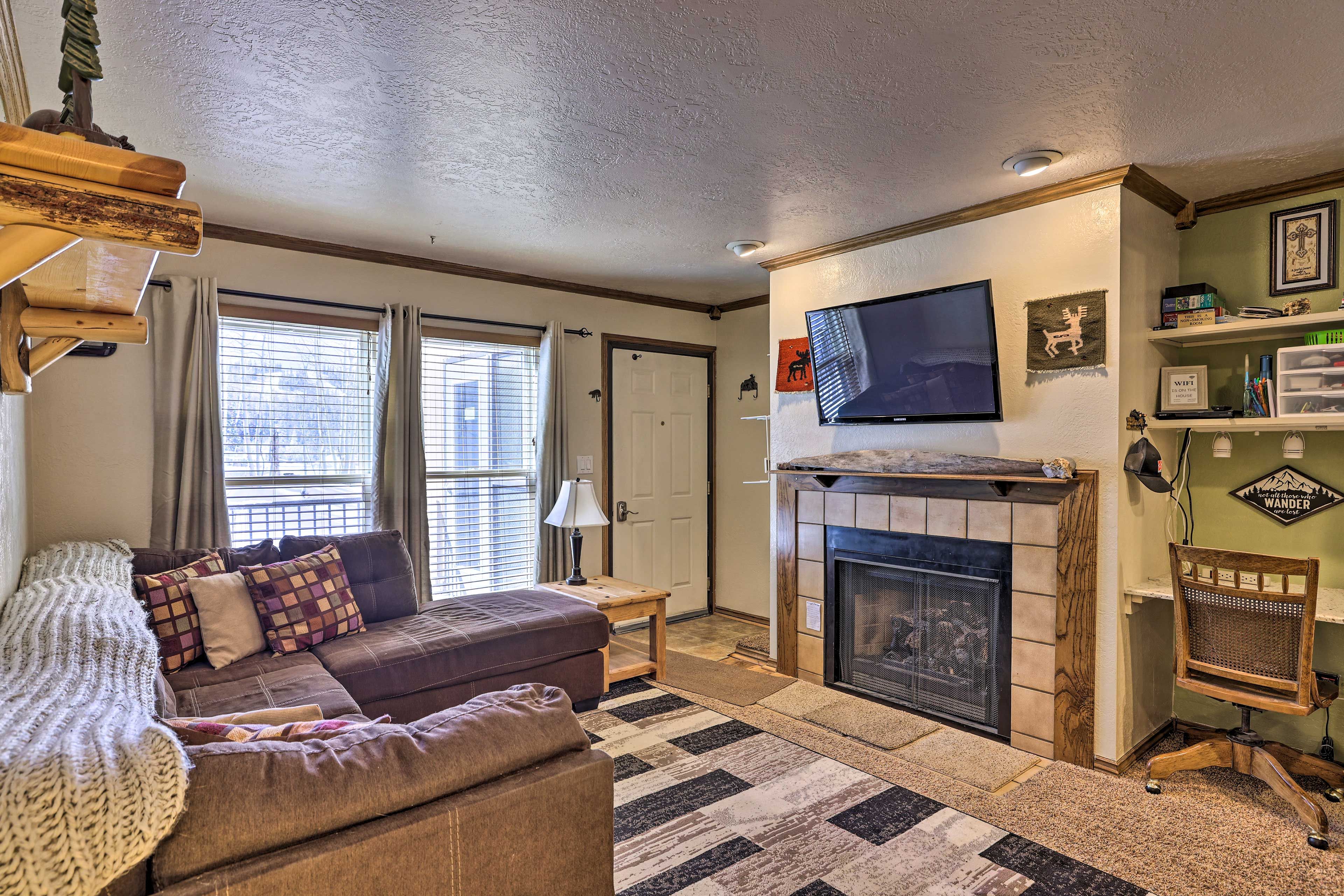 Main Living Area | Free WiFi | Cable TV