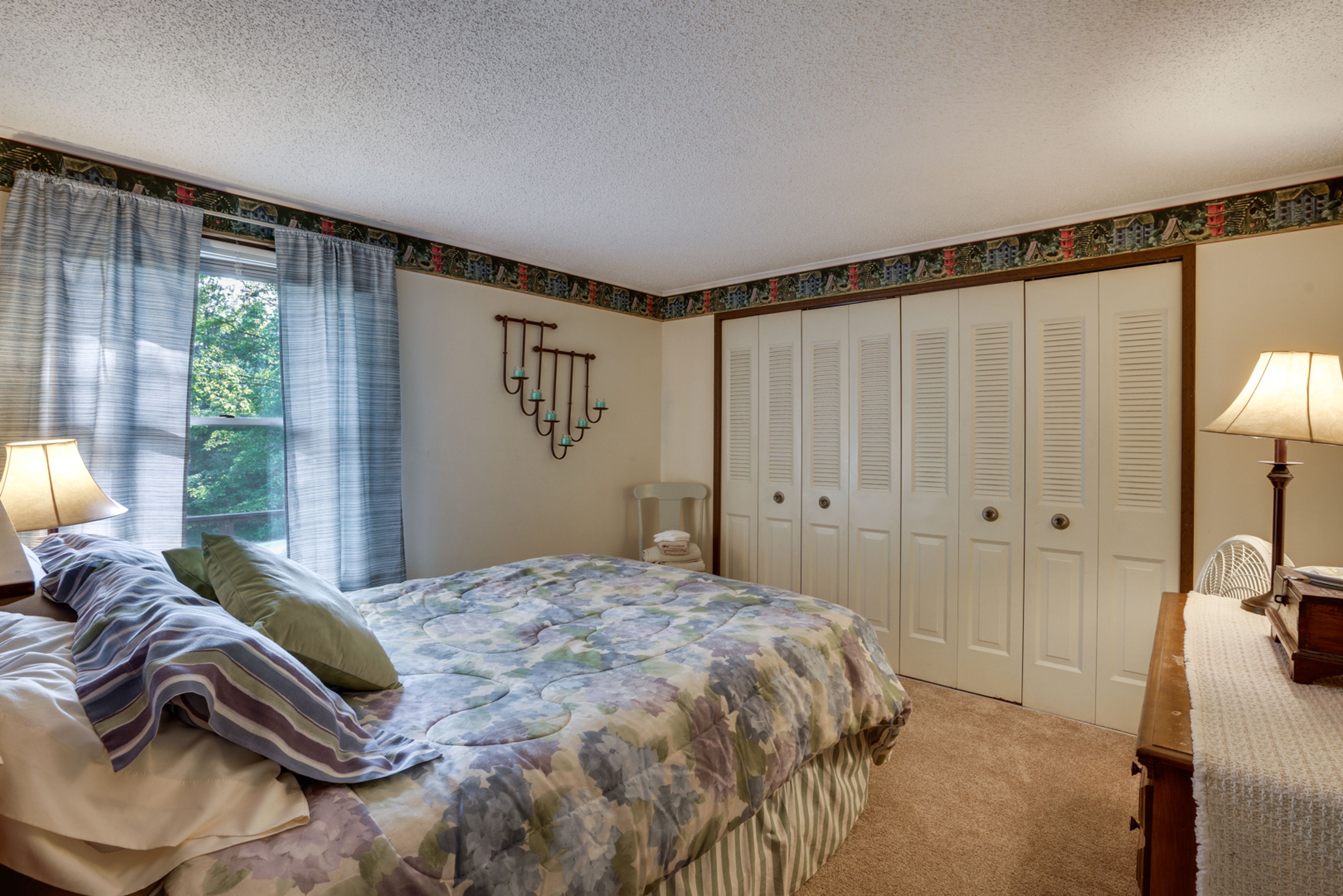 Bedroom 2 | Queen Bed