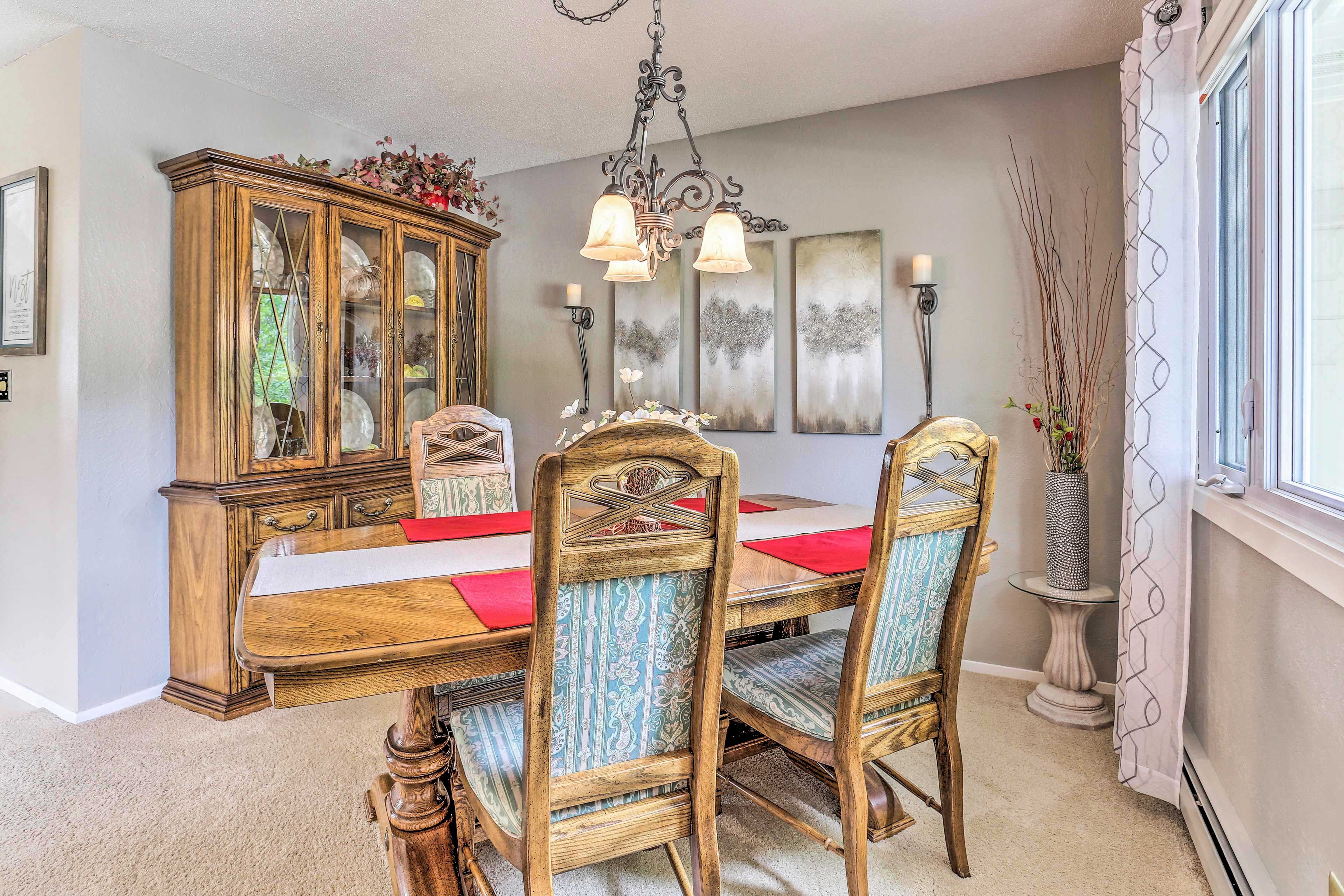 Share home-cooked feasts throughout your stay.