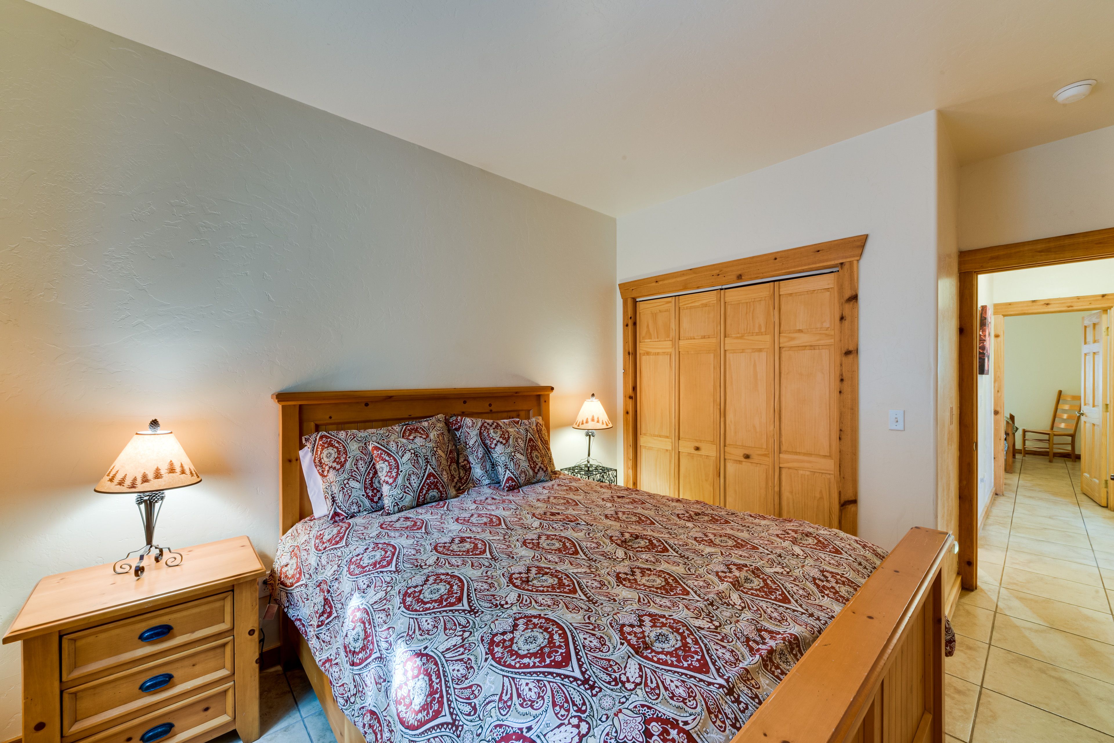Bedroom 2 | Queen Bed