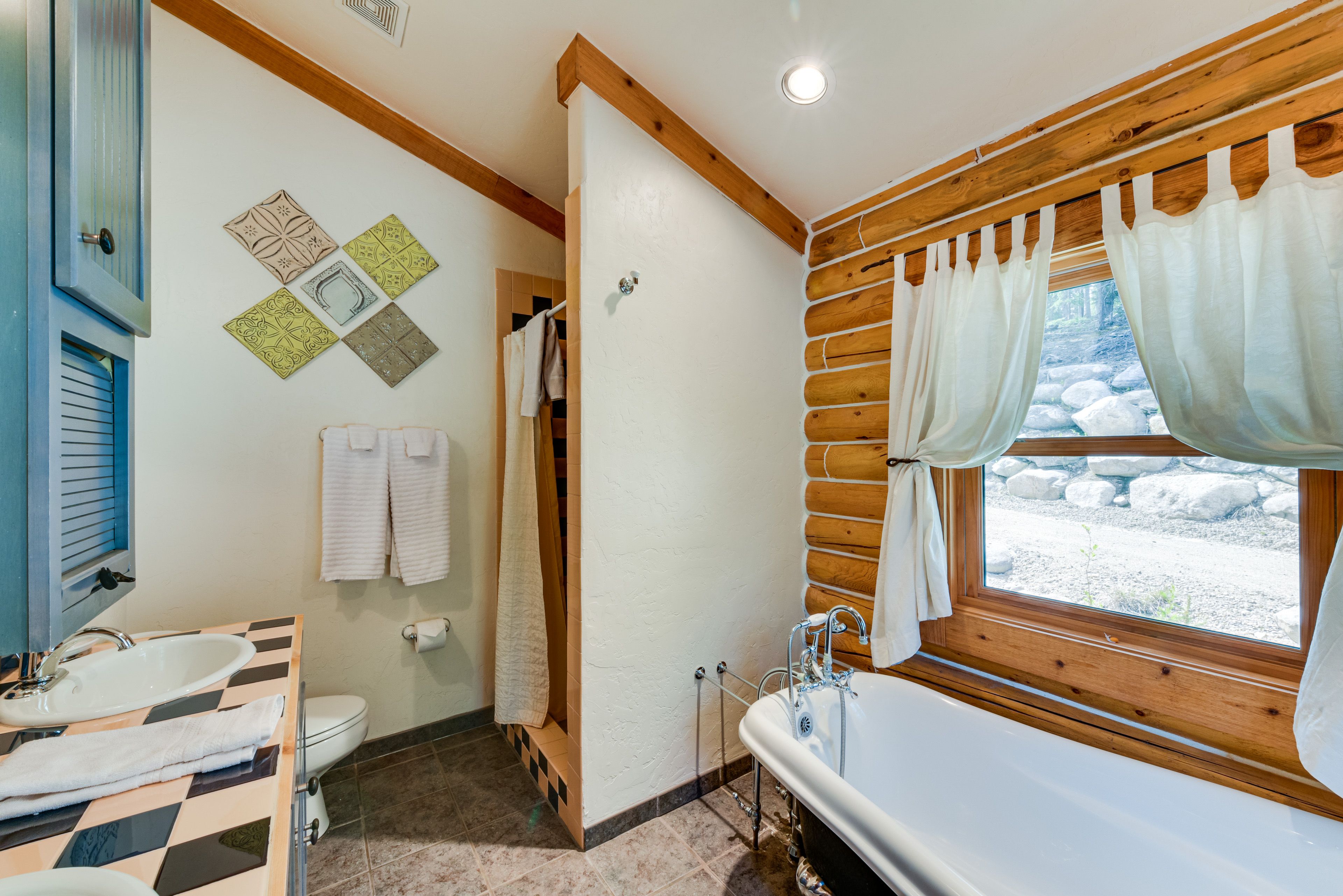Full Bathroom