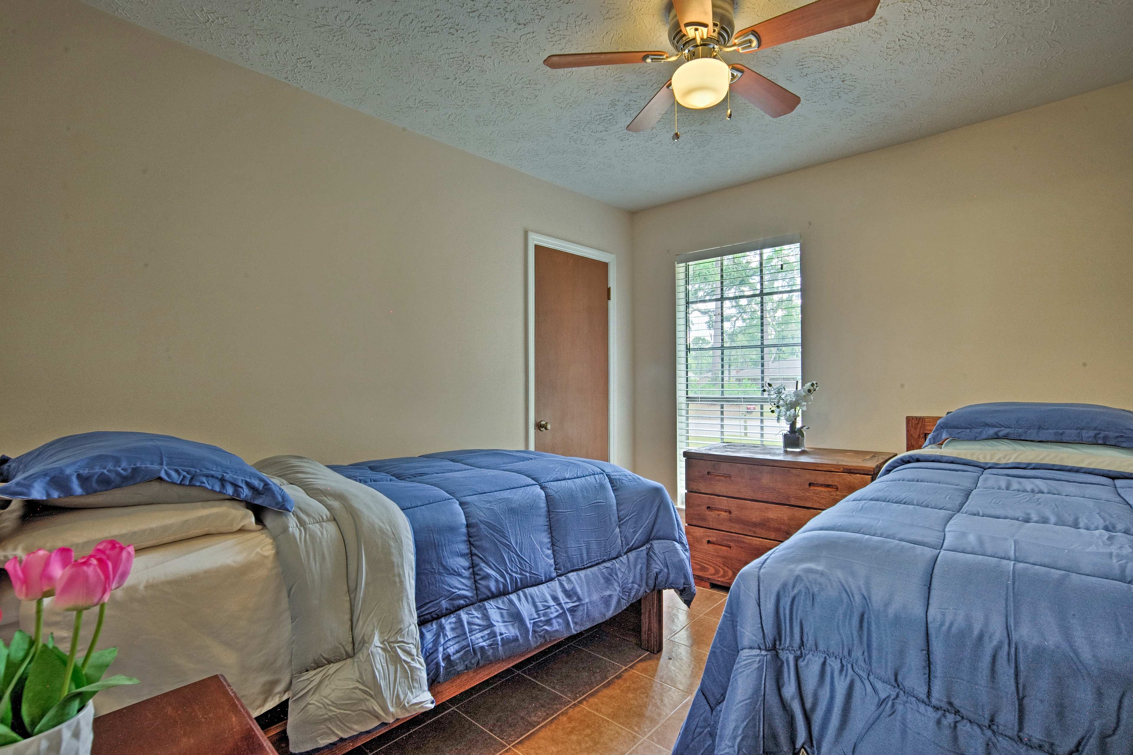 This room has 2 cozy twin beds.