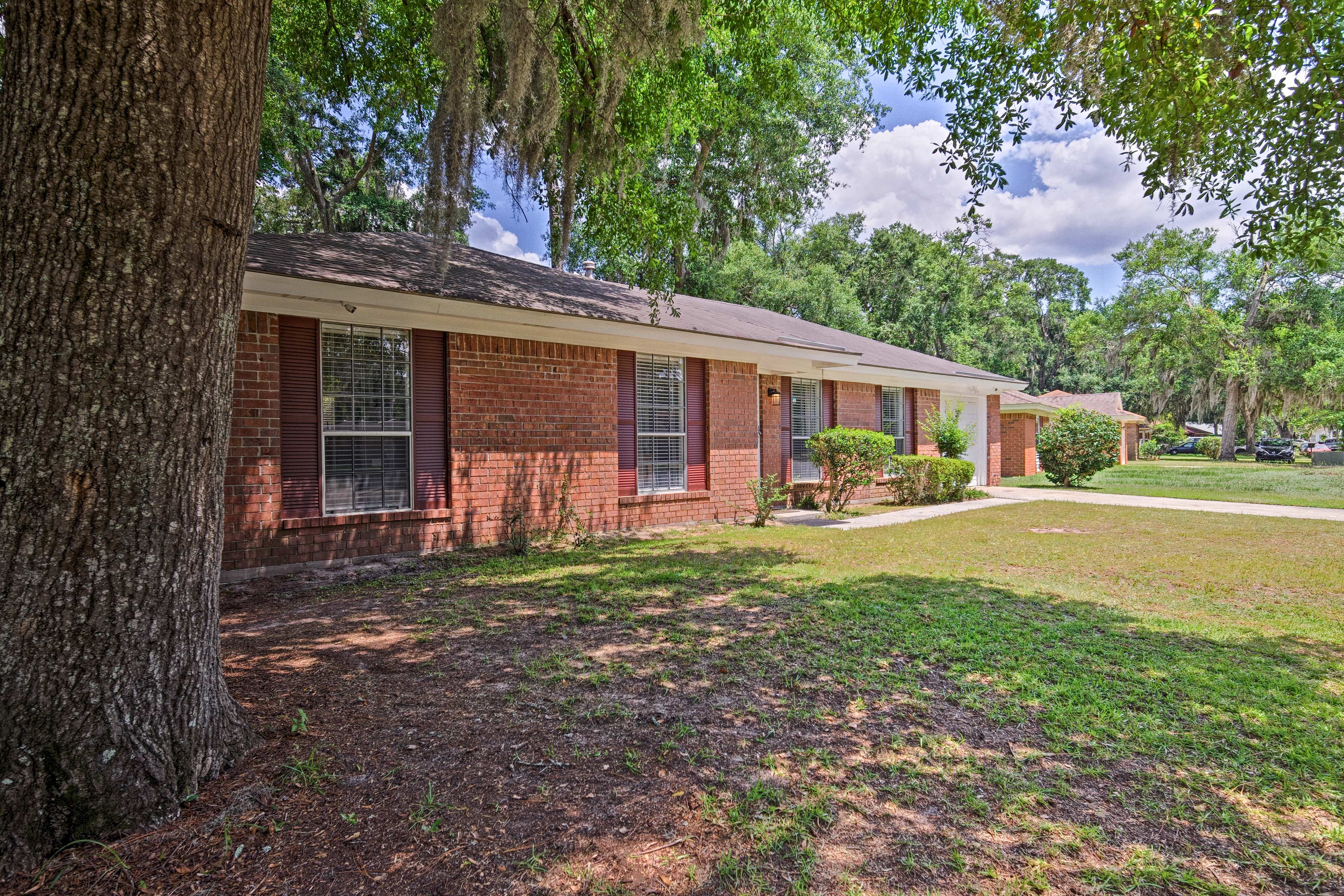 The ranch-style exterior is gorgeous.