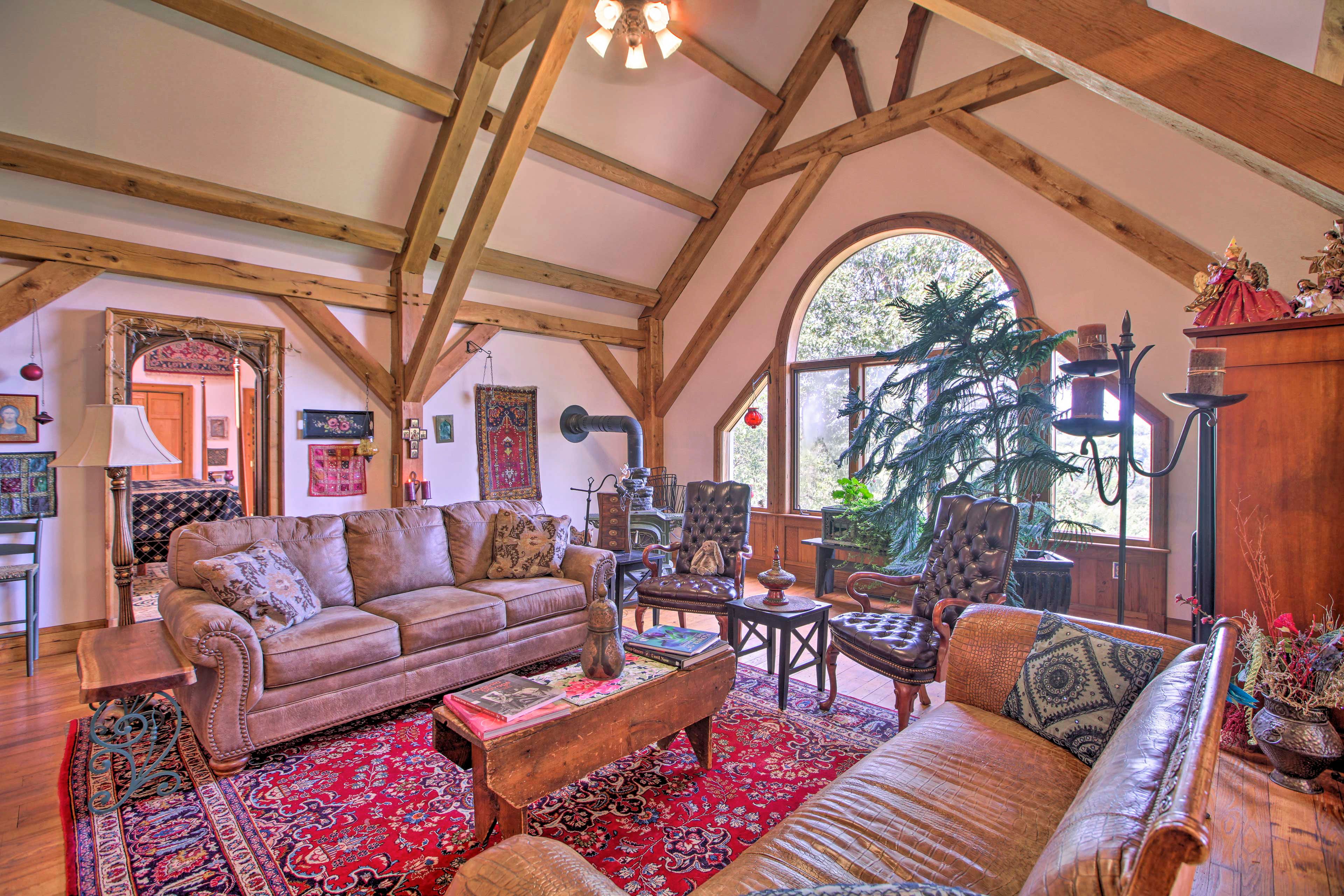 Living Room | Free WiFi | Electric Stove
