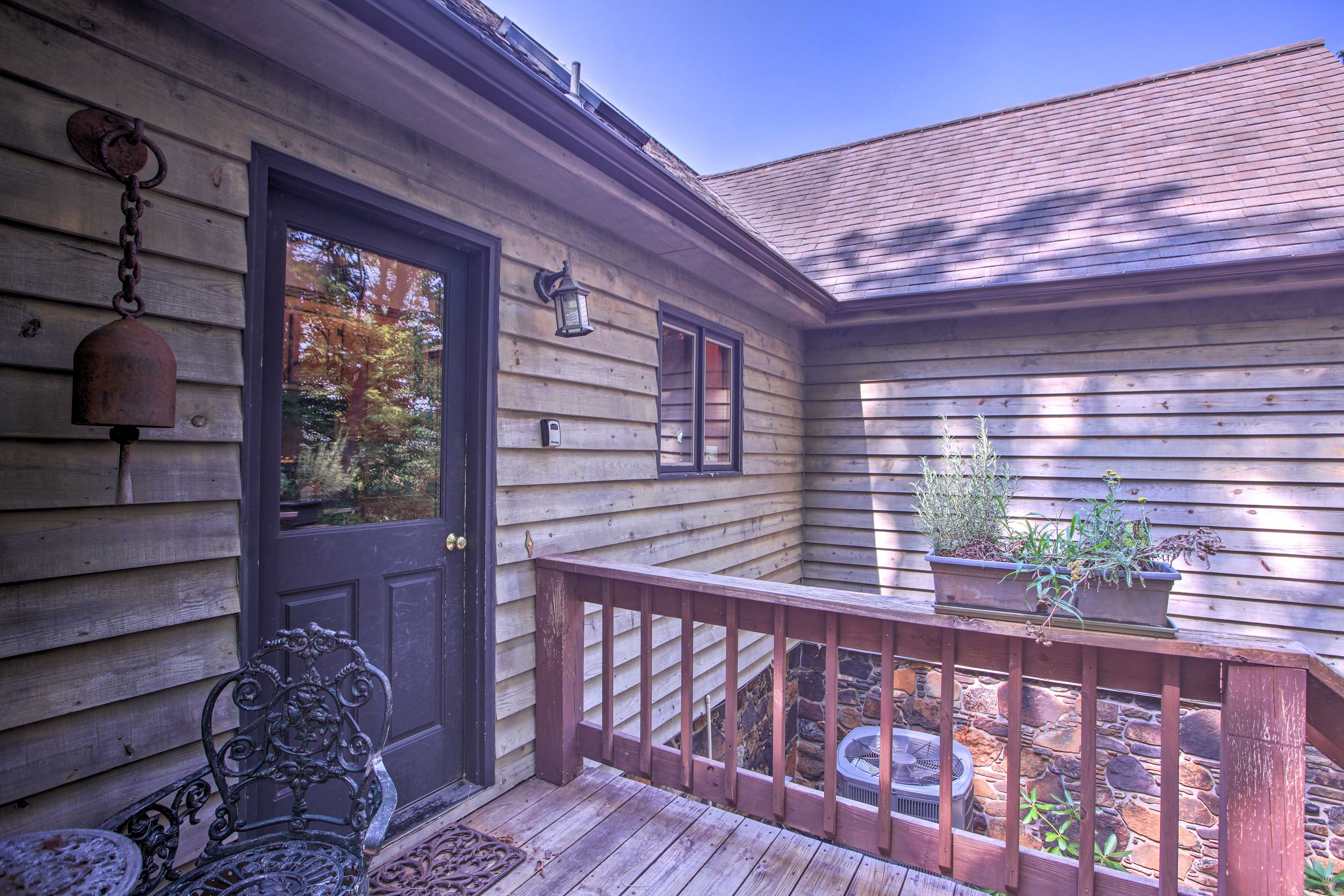 Private Deck | 2nd-Story Access