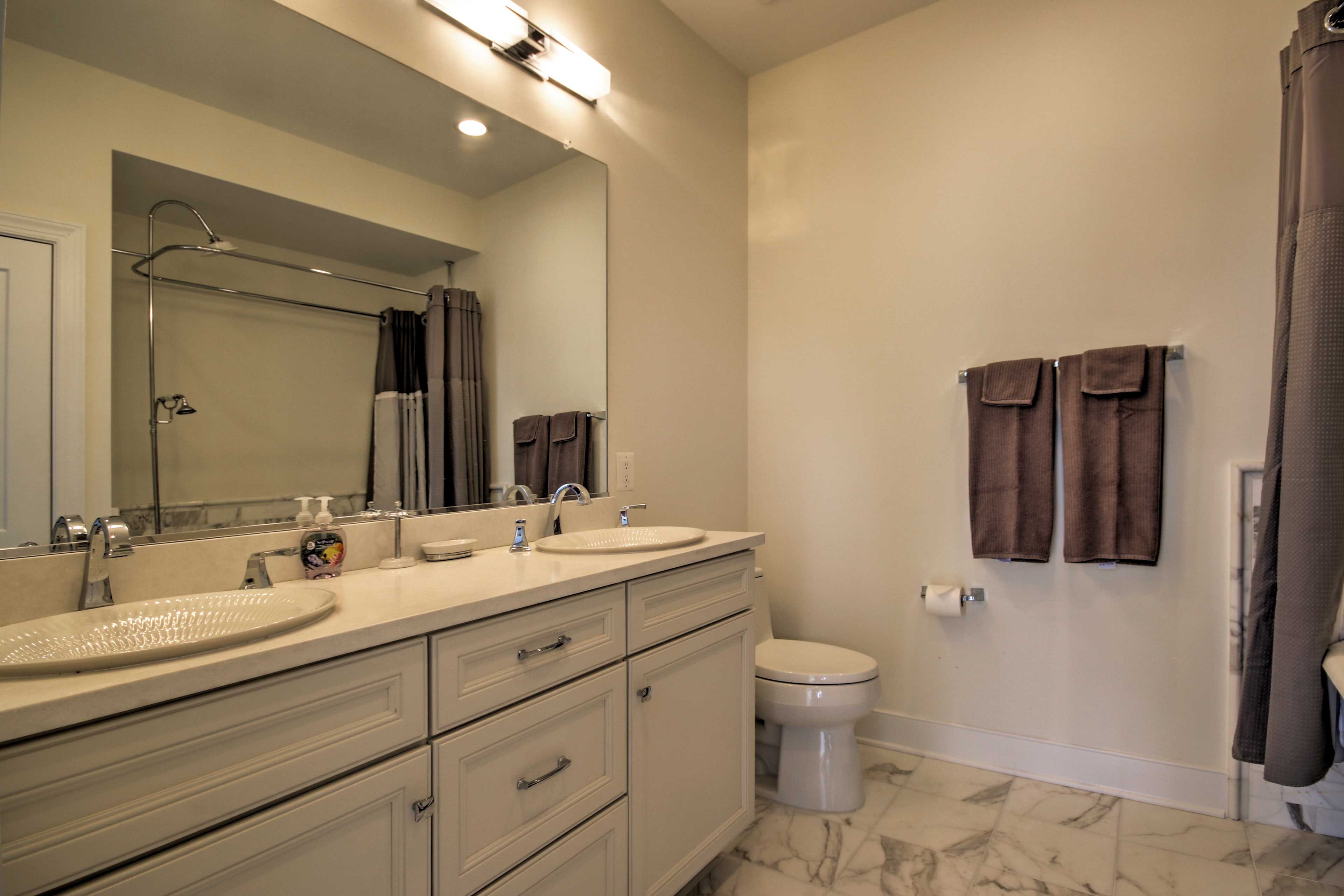 En-Suite Bathroom | Linens/Towels
