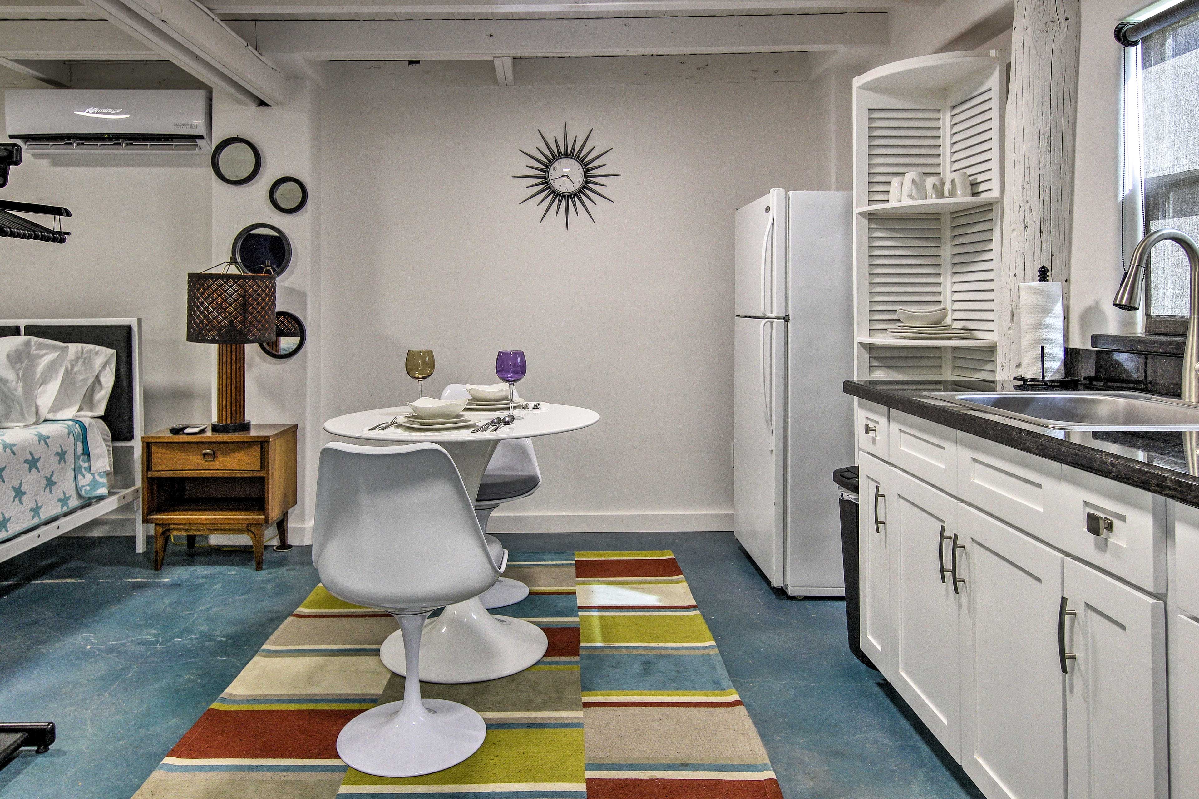Kitchenette | Cooking Basics | Dishware/Flatware