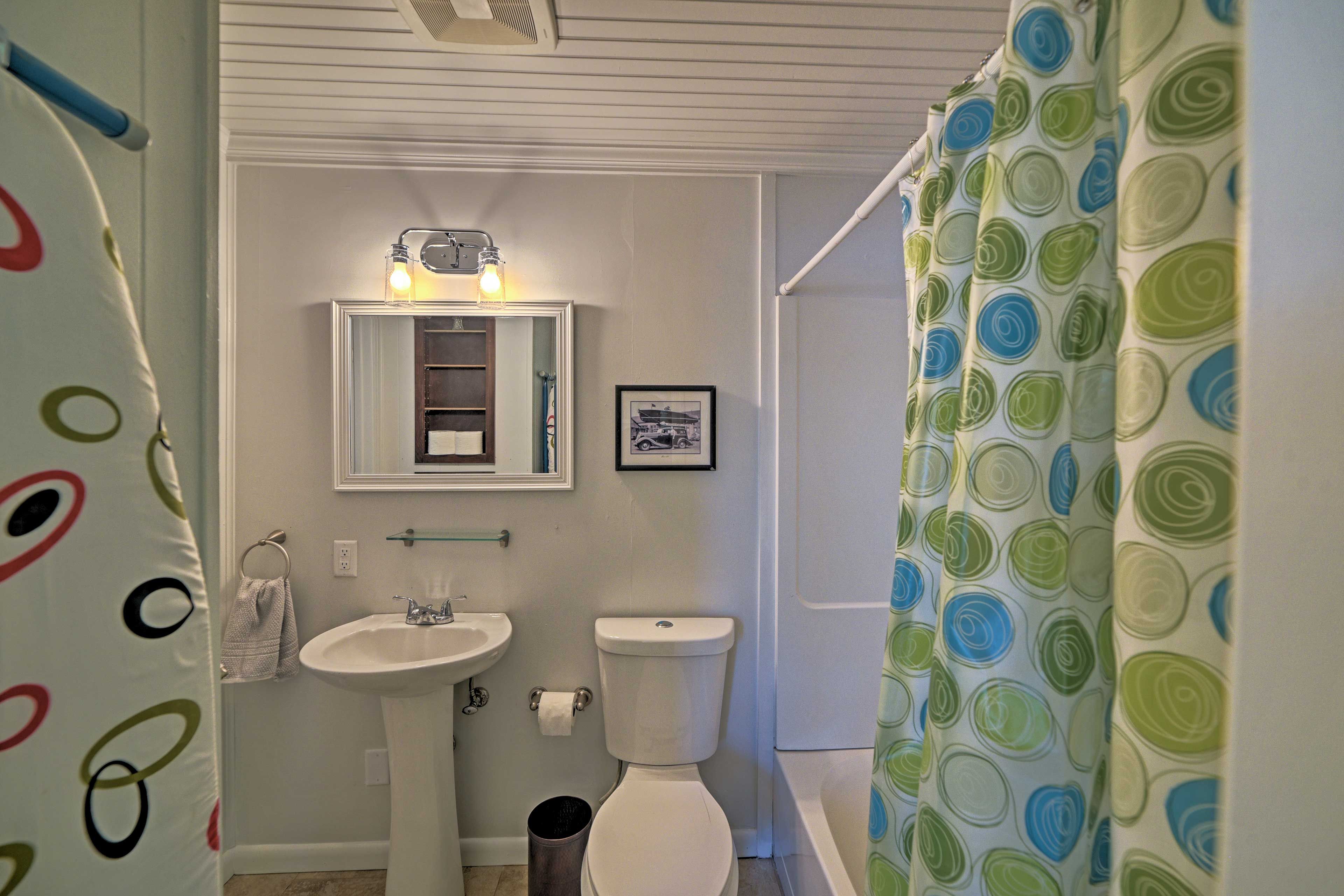 Bathroom | Linens/Towels | Complimentary Toiletries