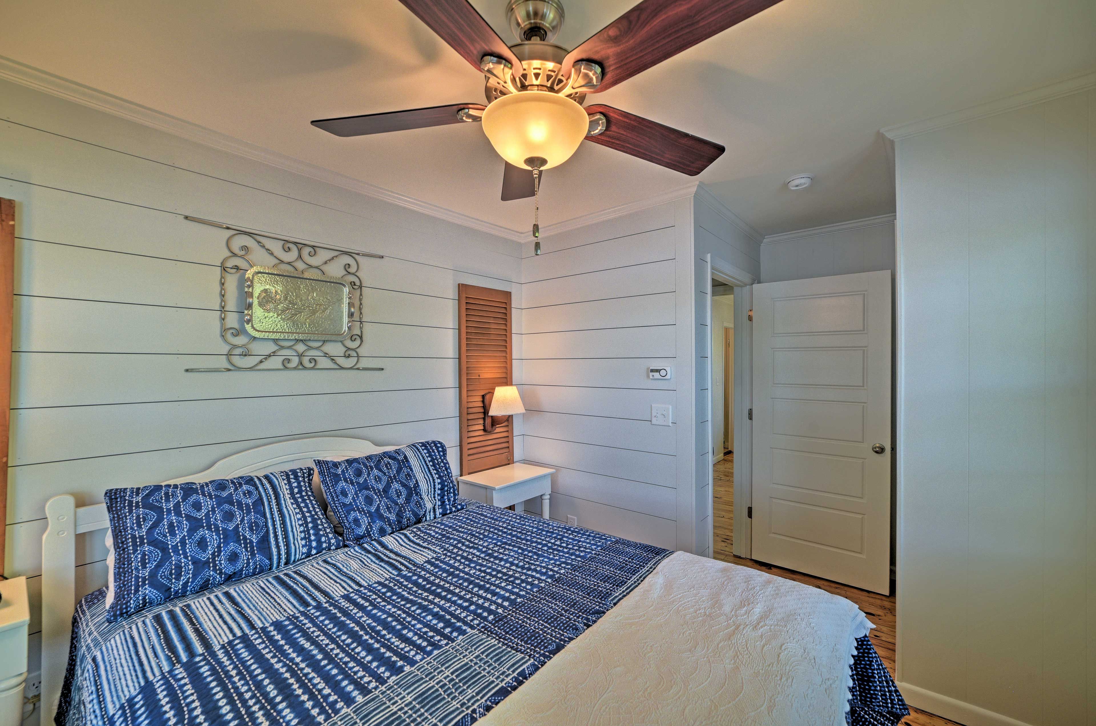 Bedroom 2 | Queen Bed
