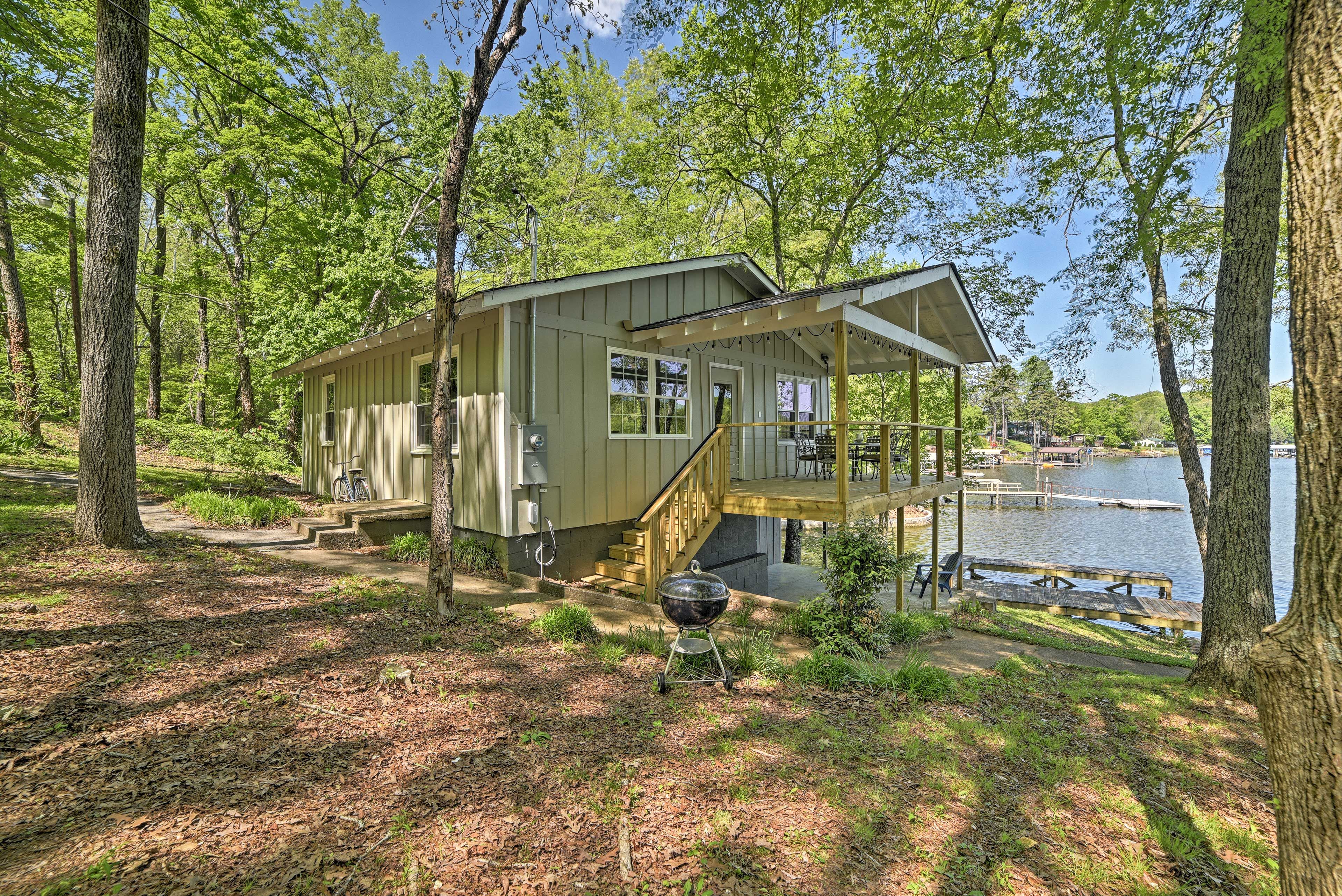 Exterior | Charcoal Grill | Lake Access
