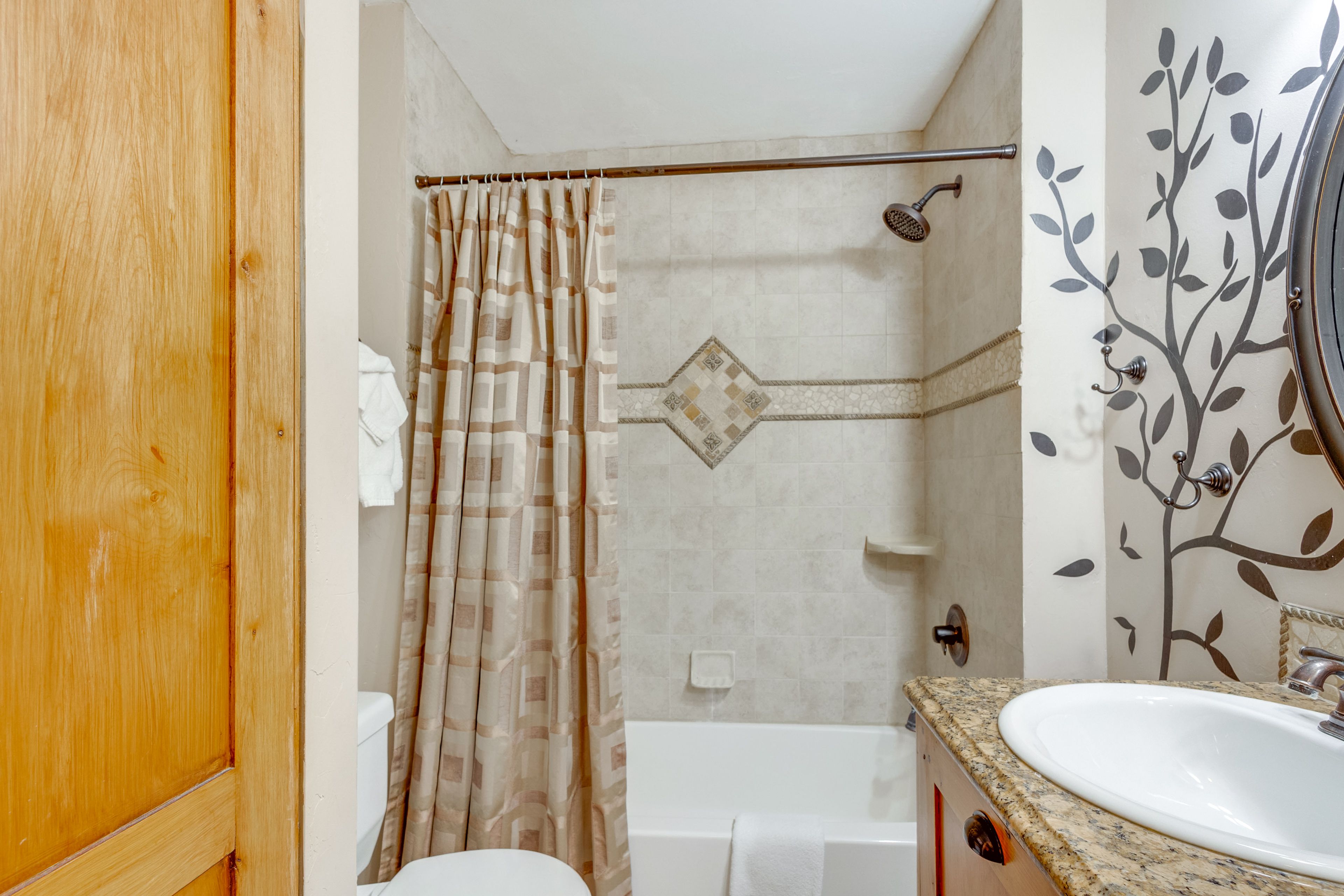Full Bathroom | Towels & Linens Provided
