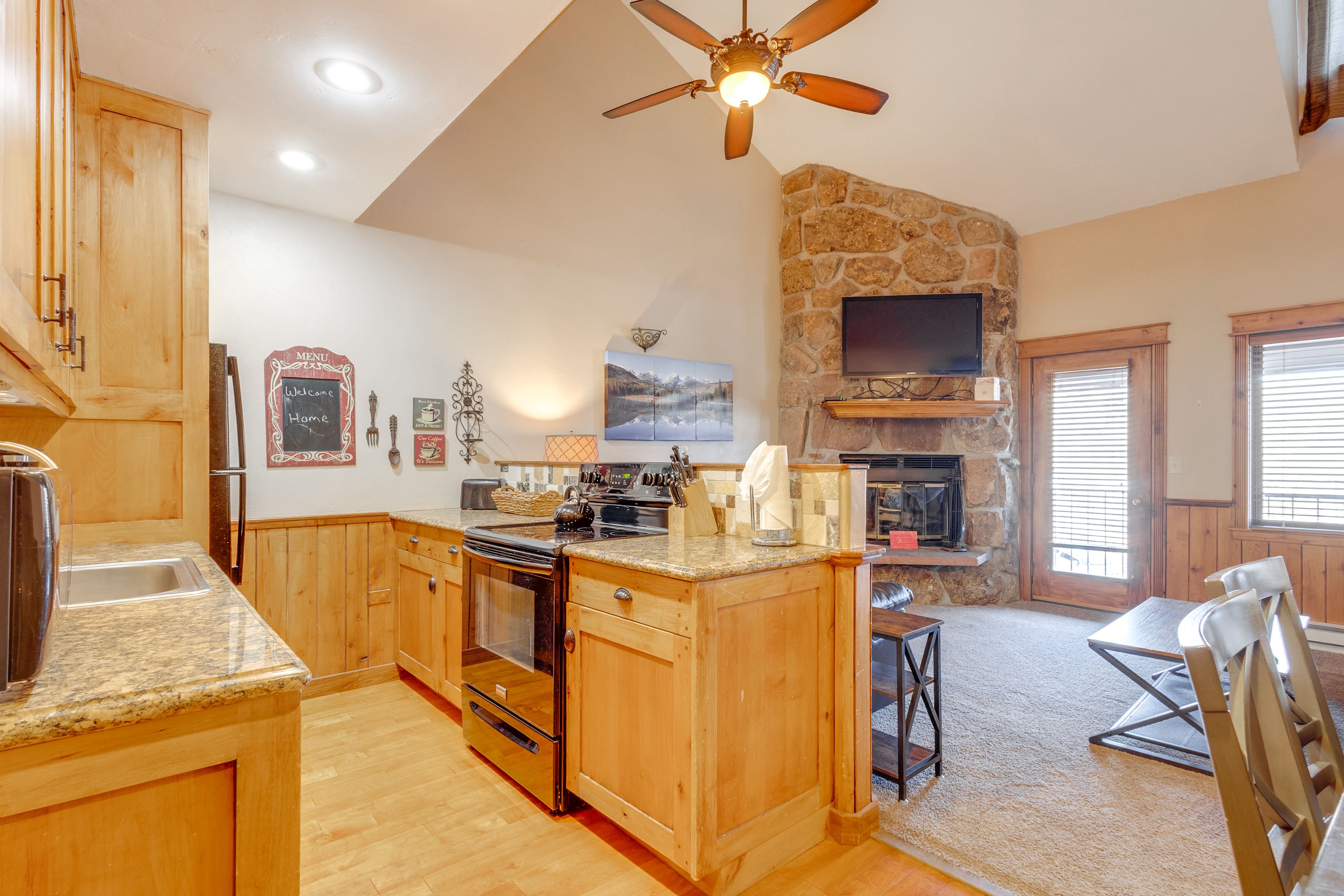 Interior | Open Floor Plan | Free WiFi