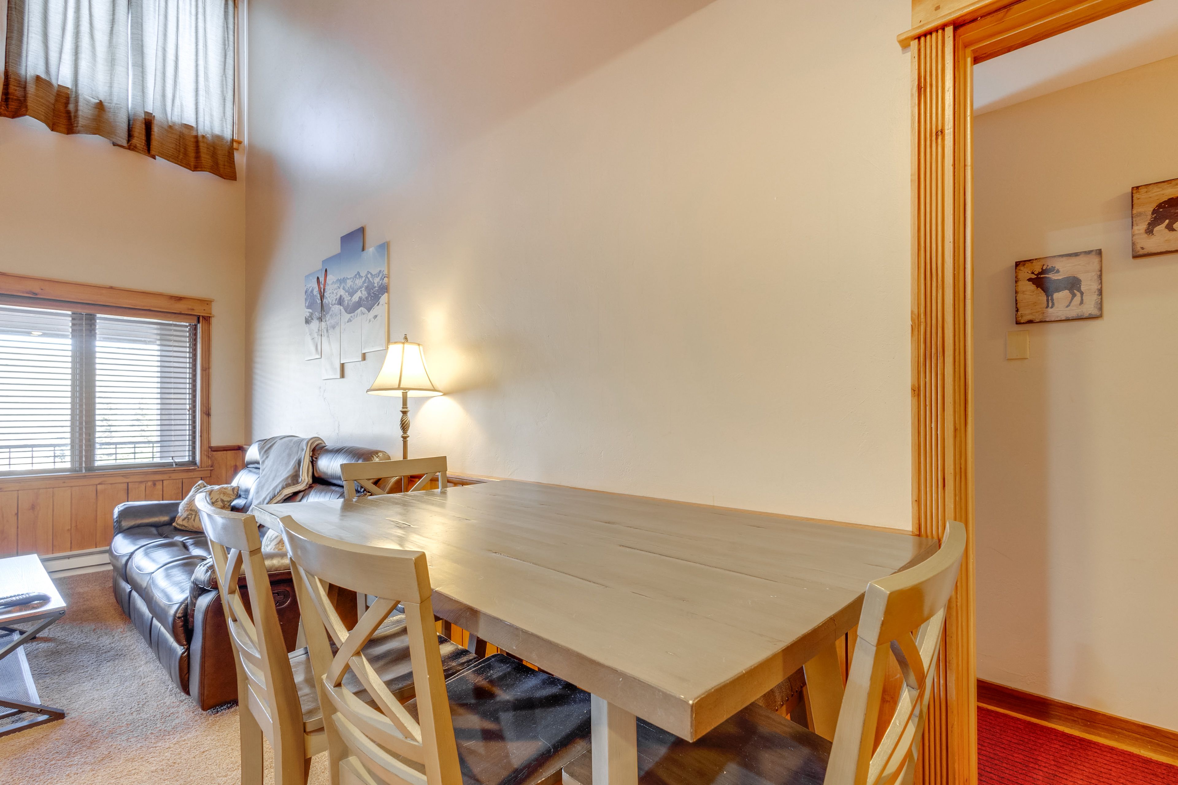 Dining Area | Dishes & Flatware Provided