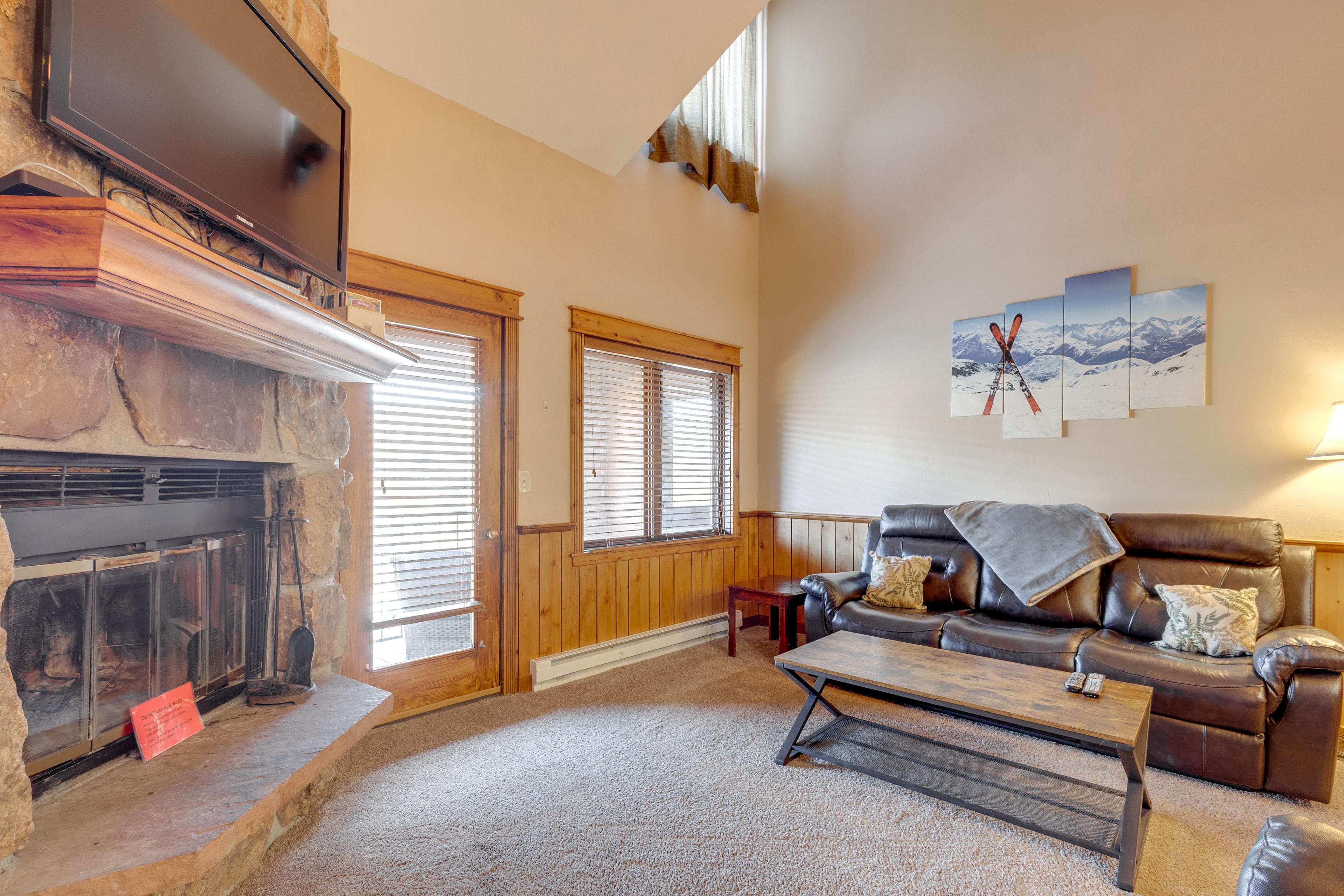 Living Room | Fireplace