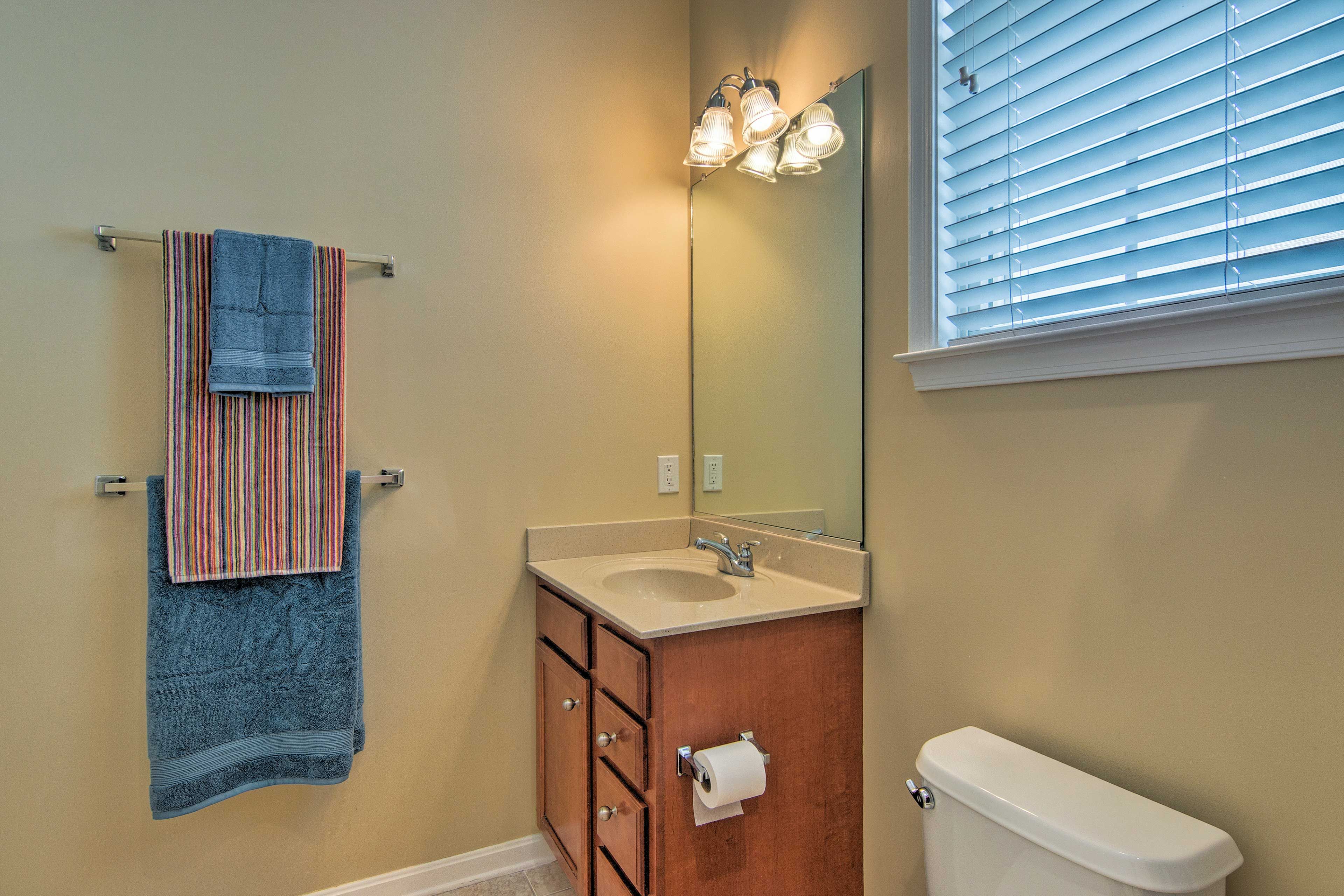 Full Bathroom | Complimentary Toiletries | Hair Dryer