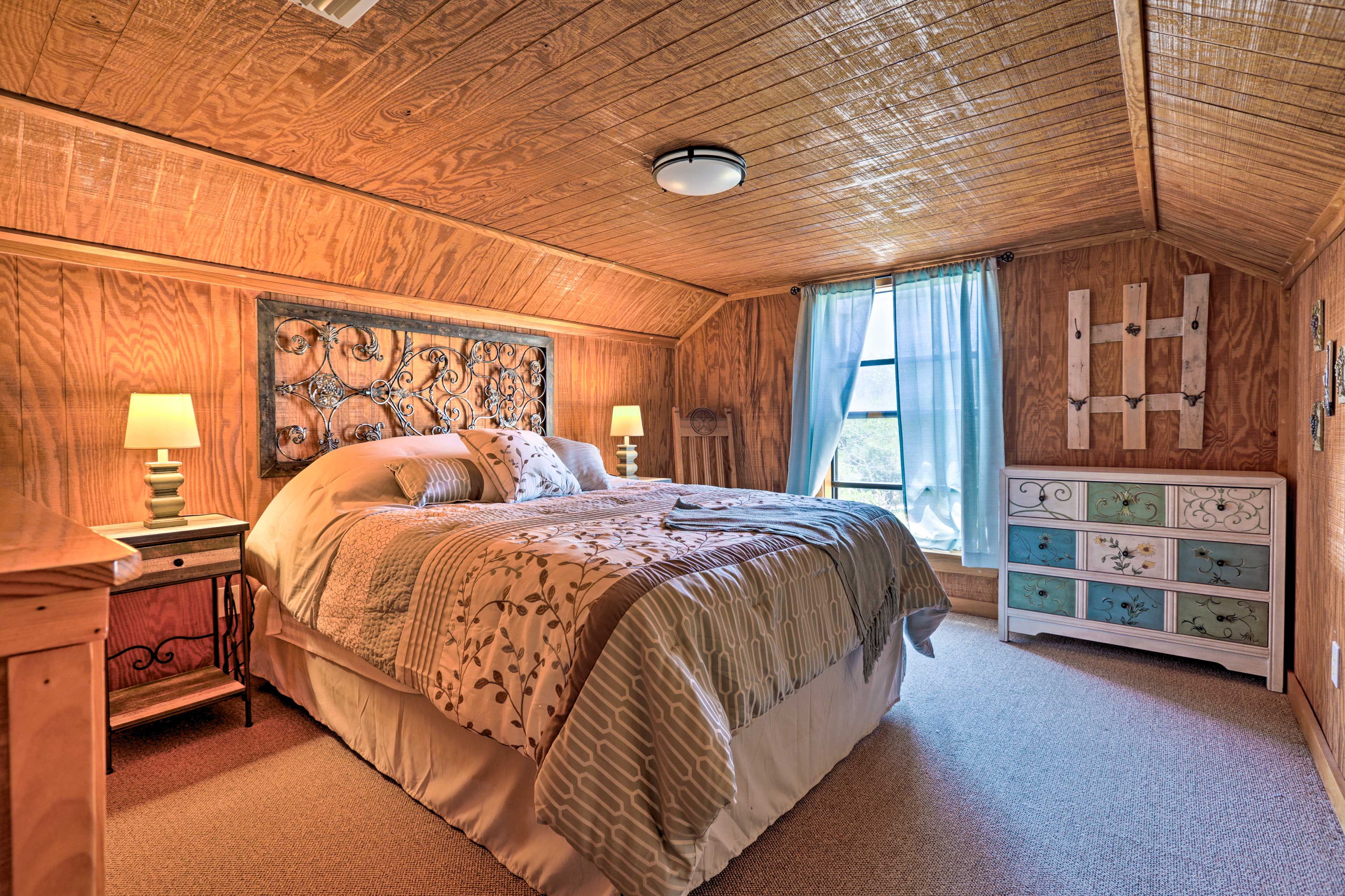 Bedroom 2 | Queen Bed