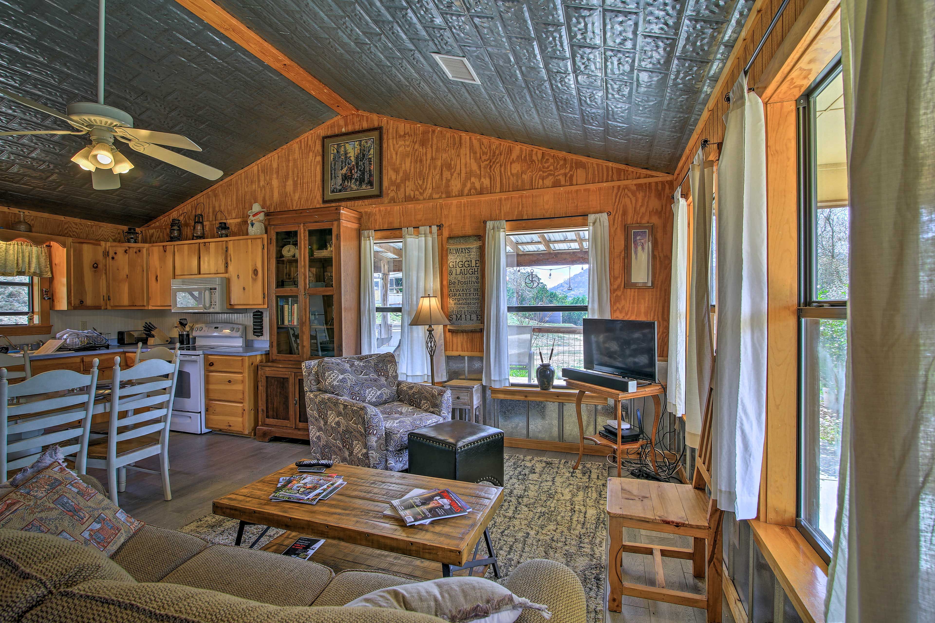 Living Room | Free WiFi