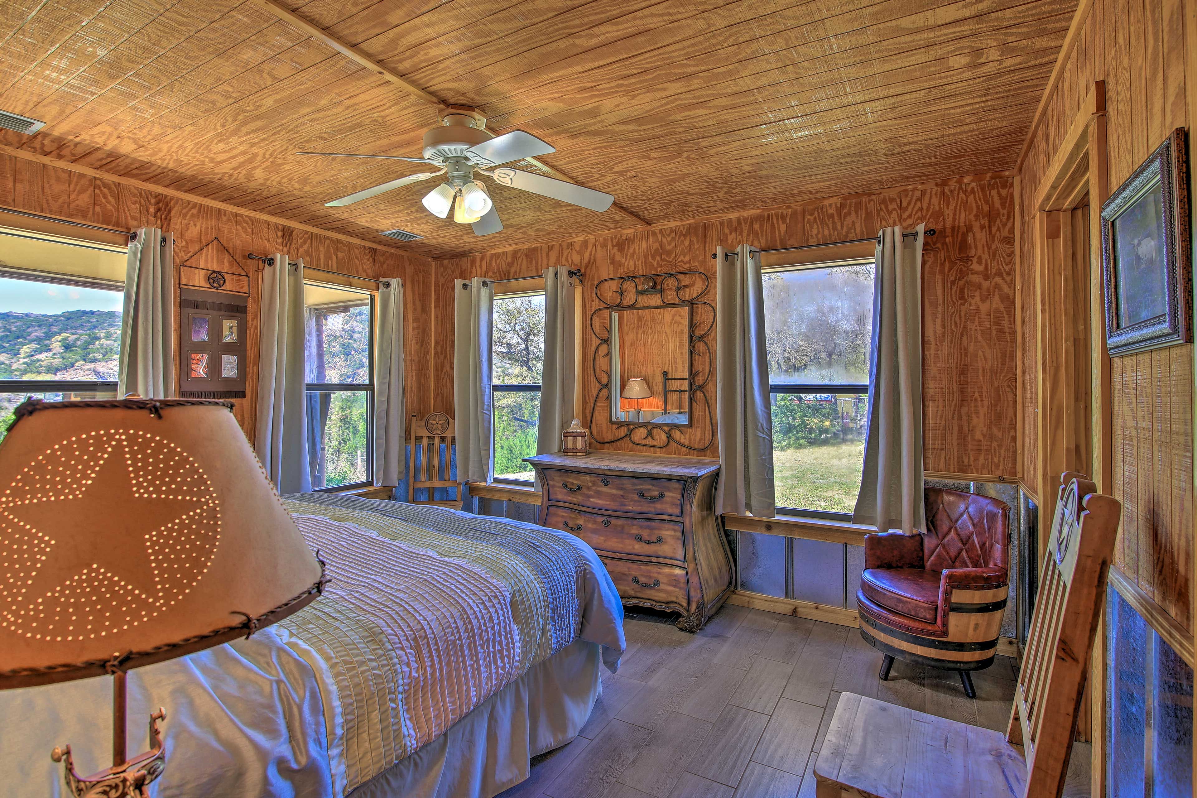 Bedroom 1 | King Bed