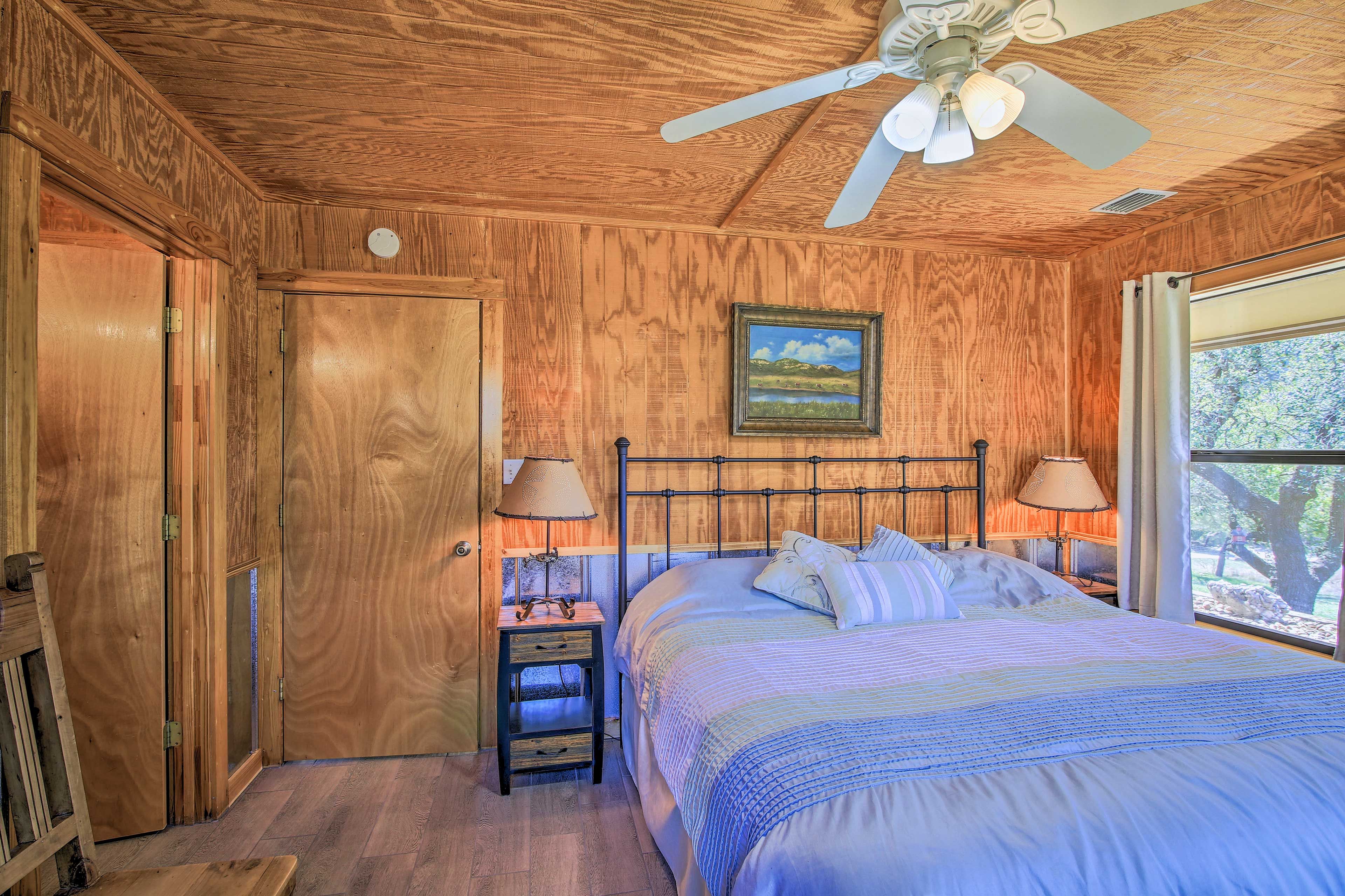 Bedroom 1 | King Bed