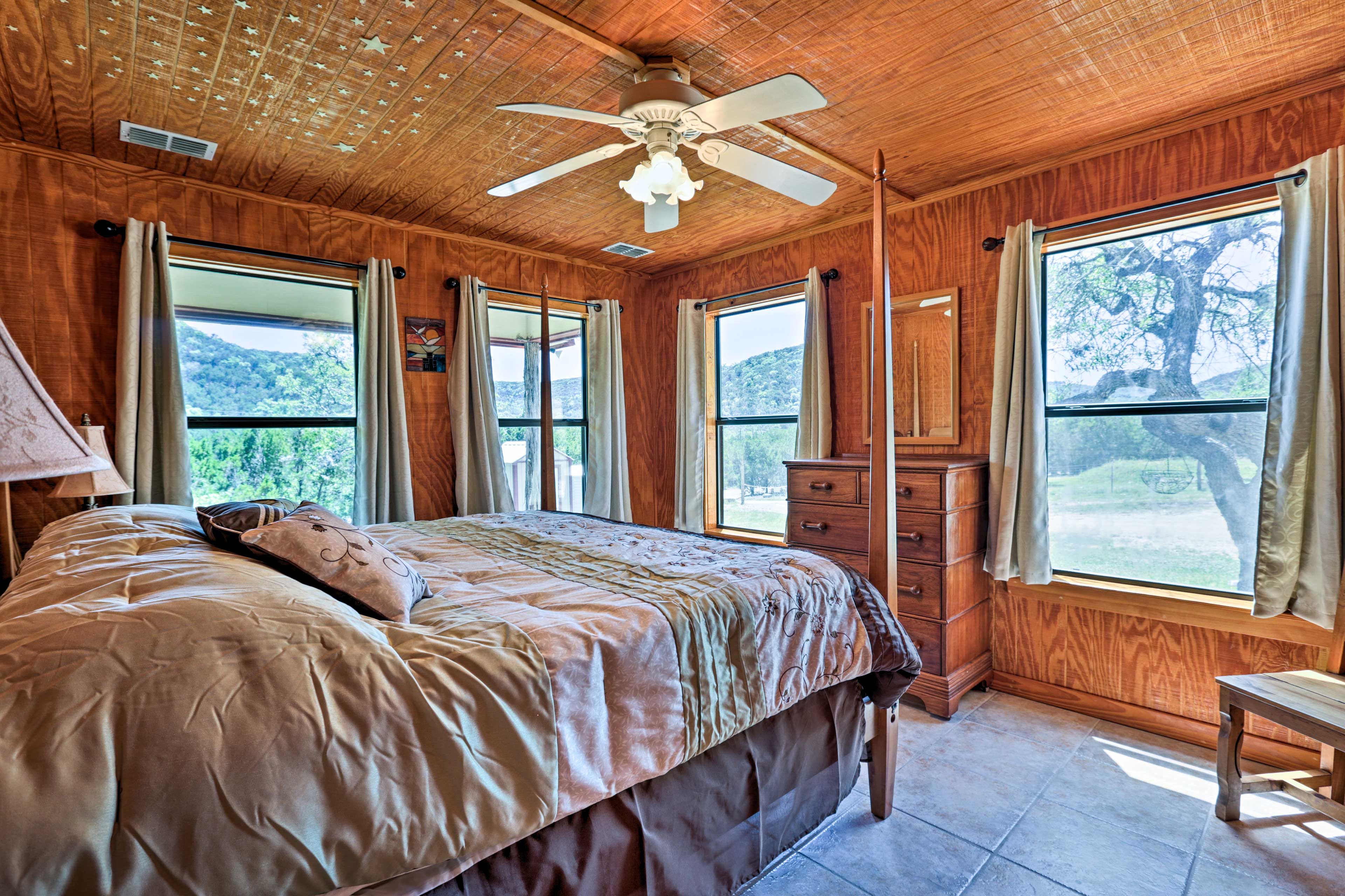 Bedroom 1 | King Bed