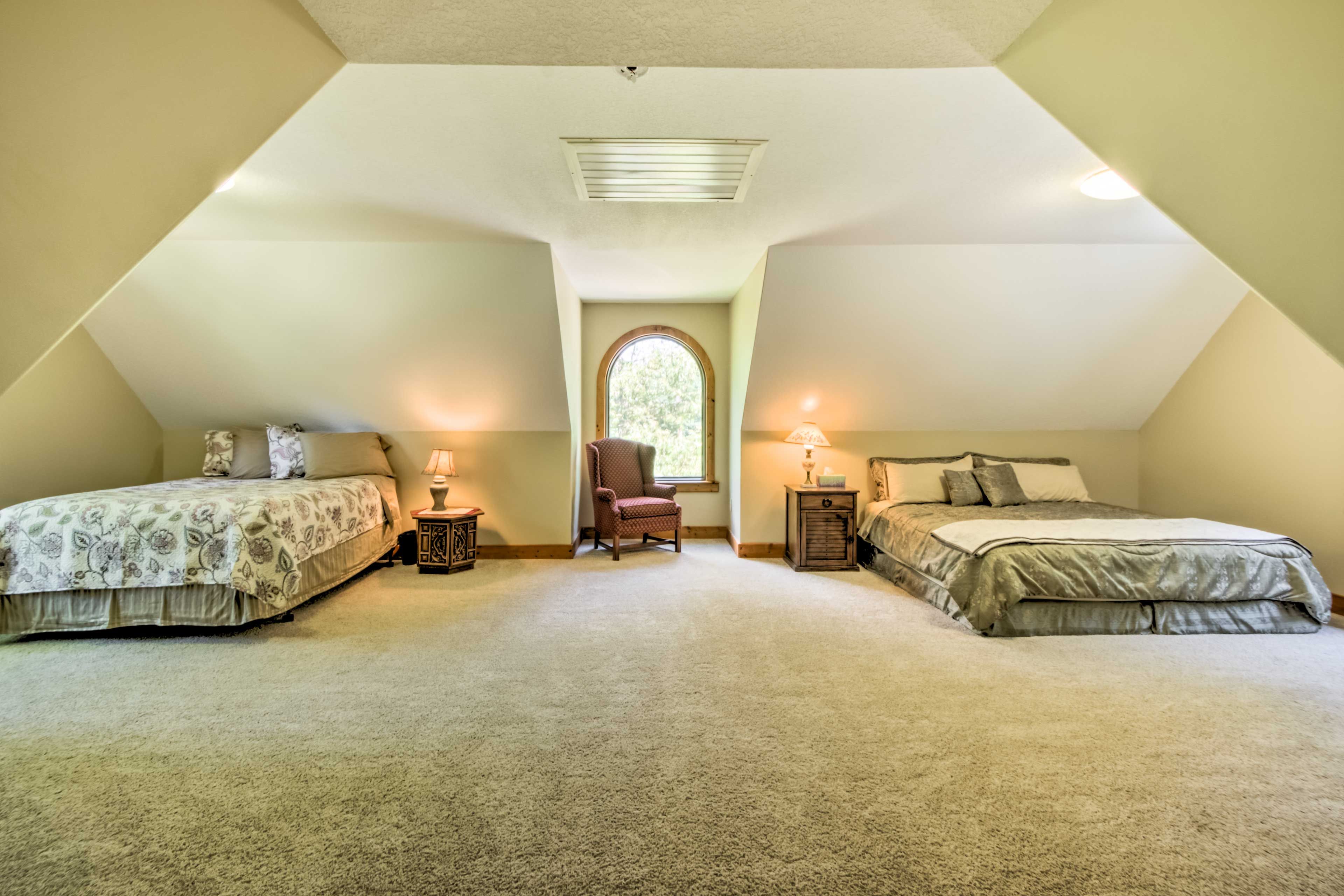 Bedroom | King Bed | Queen Bed