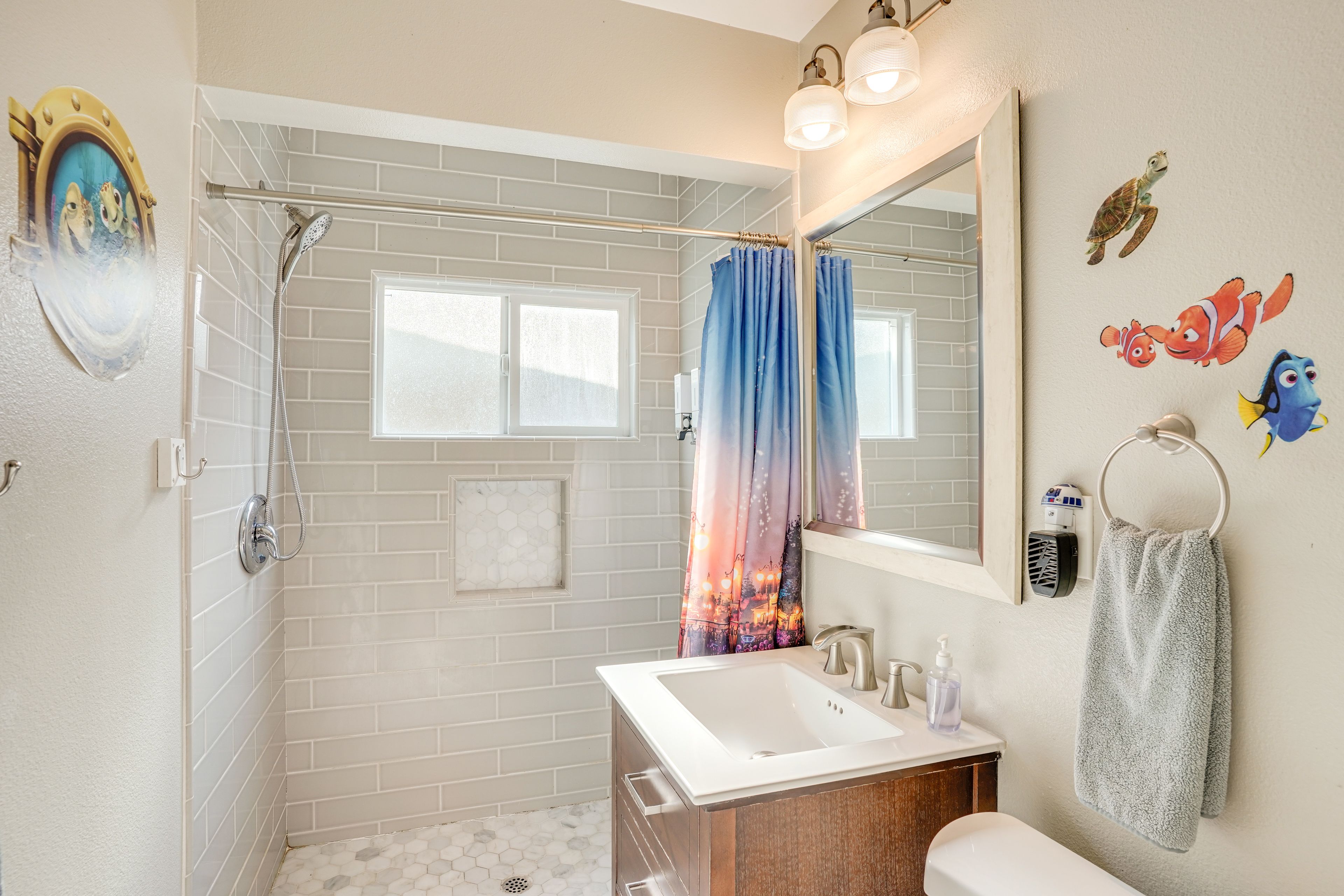 Full Bathroom | Towels Provided