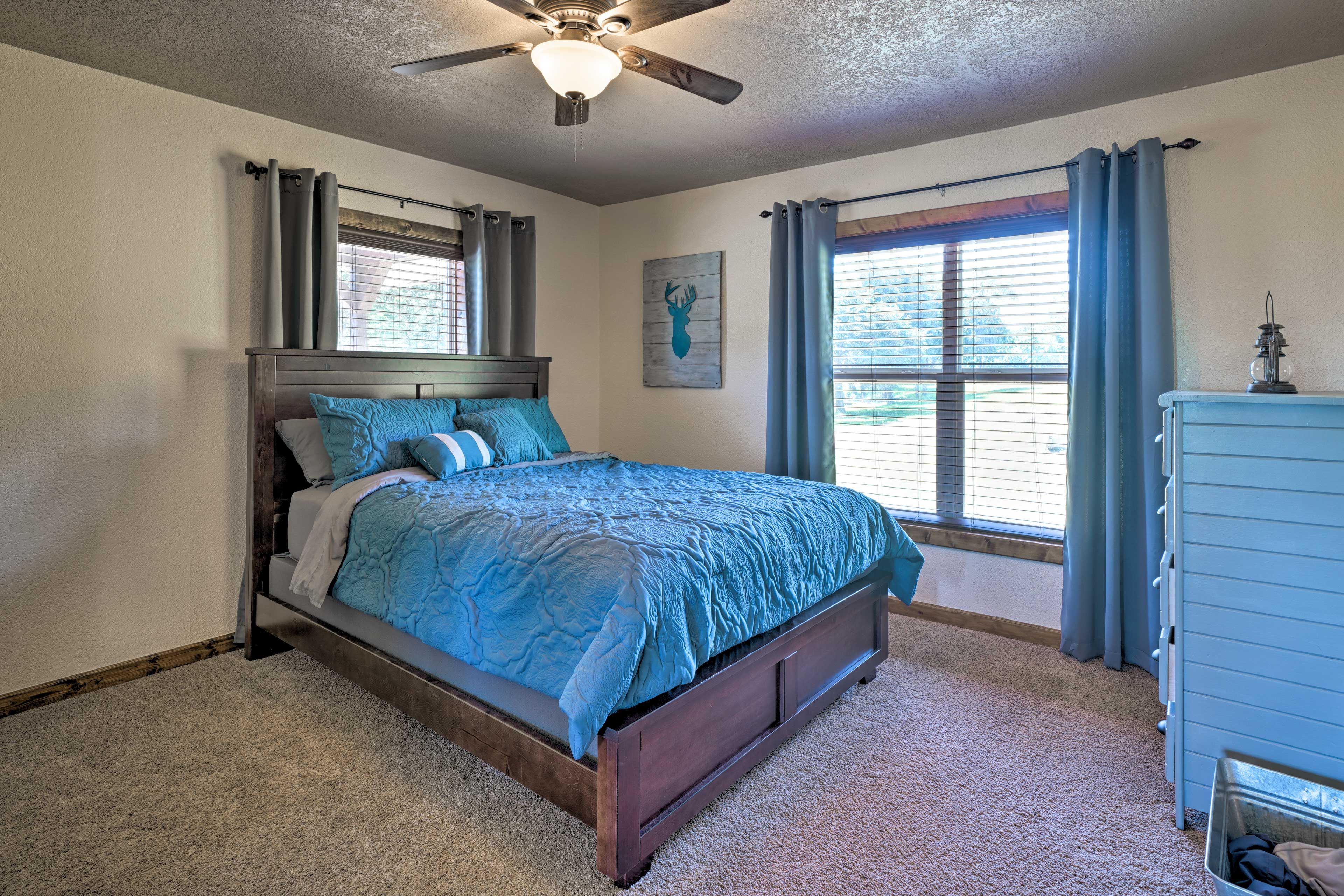 Bedroom 1 | Queen Bed