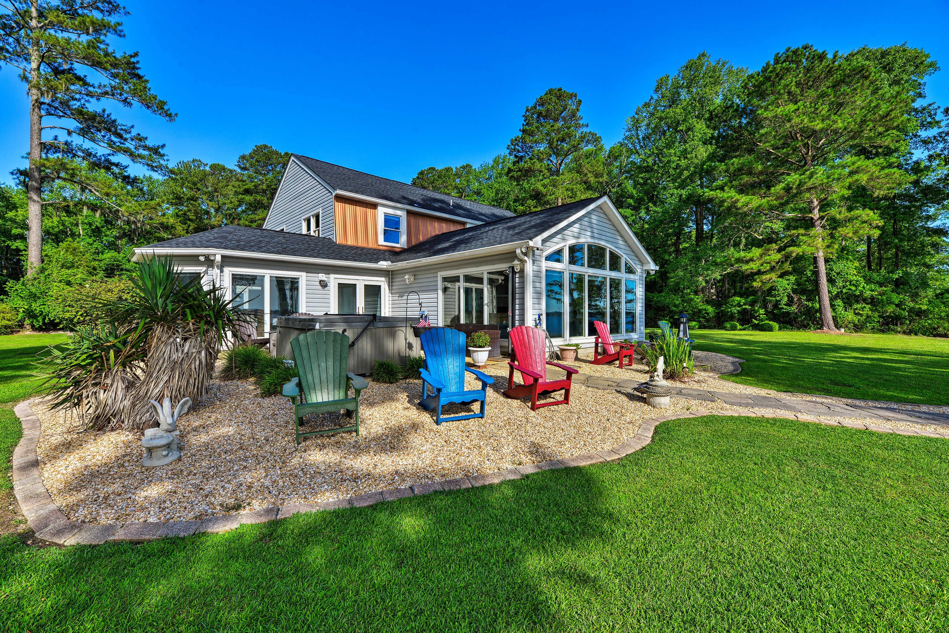 Blounts Creek Vacation Rental | 6BR | 3.5BA | 4,112 Sq Ft | Steps to Access