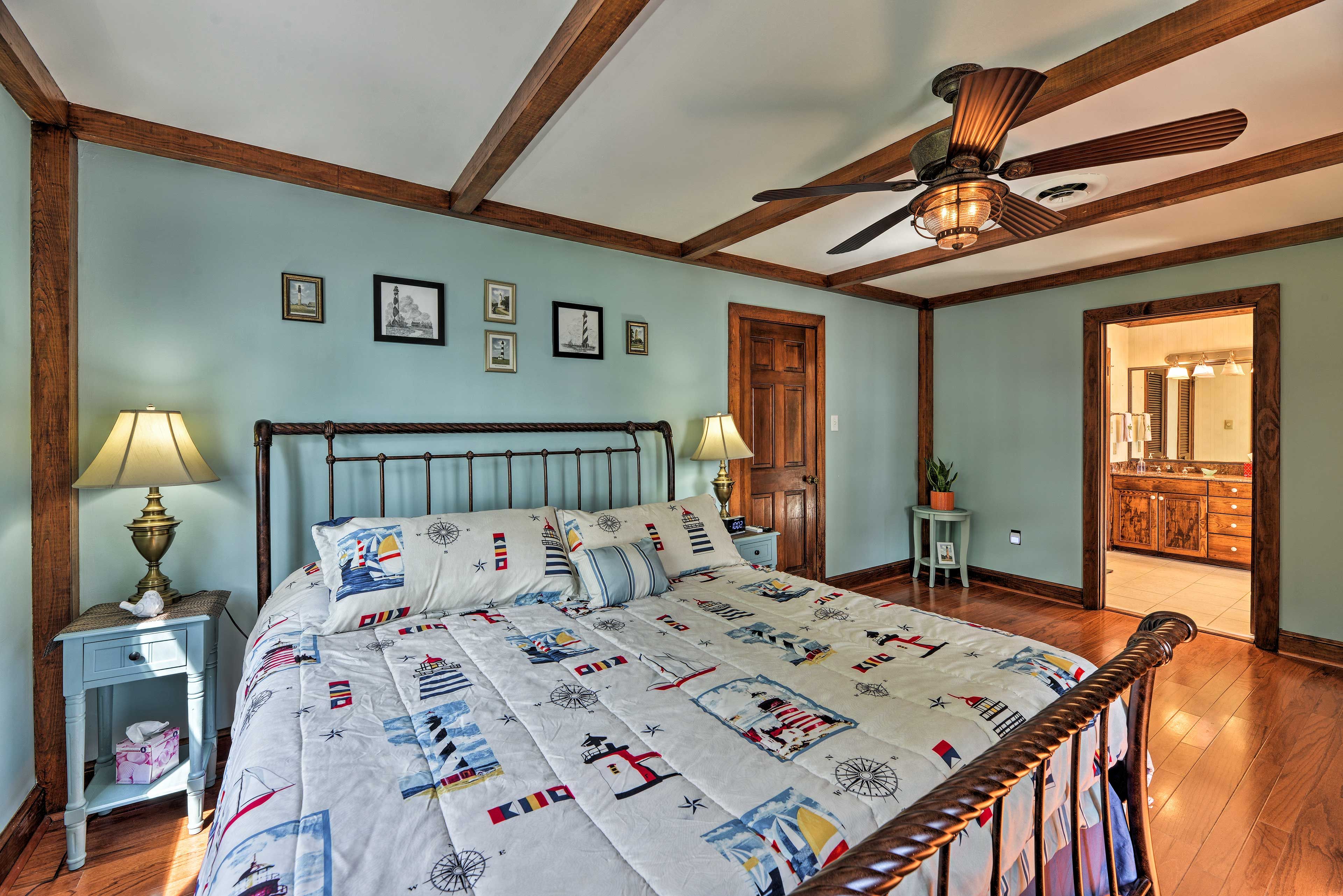 Bedroom 2 | King Bed | En-Suite Bathroom