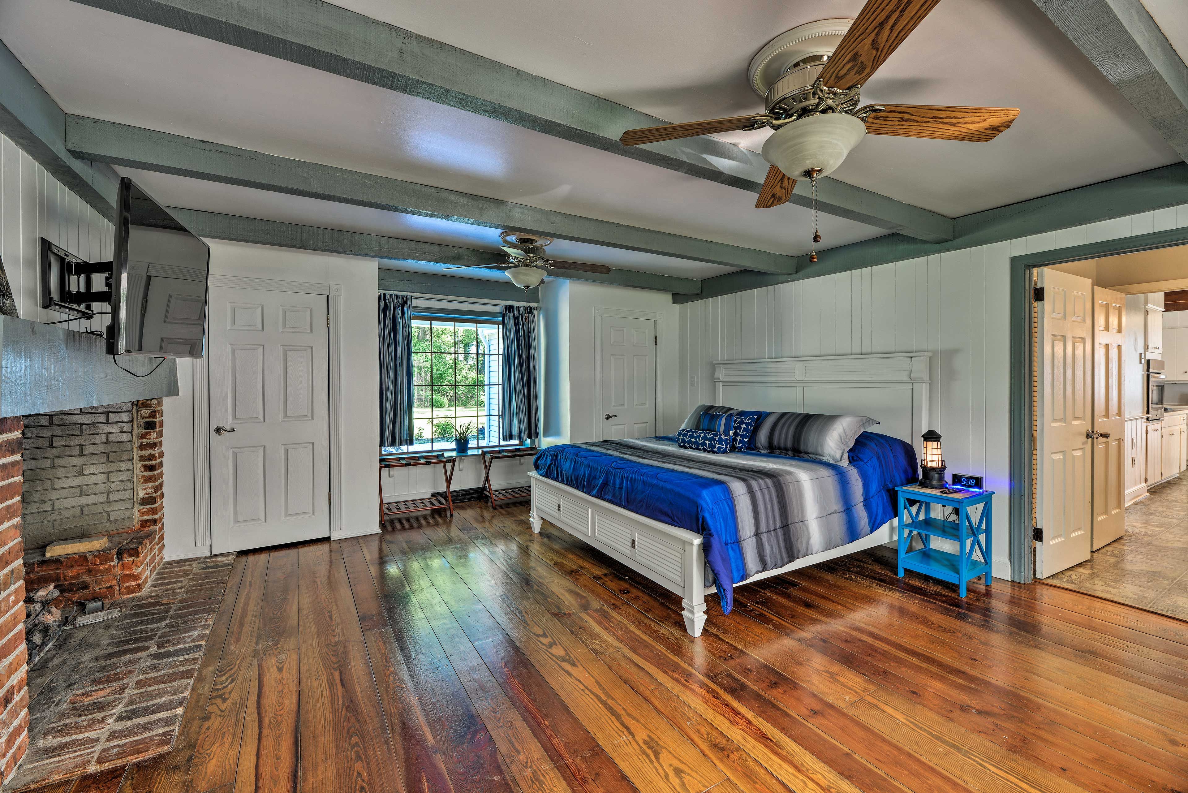 Bedroom 1 | King Bed | En-Suite Bathroom