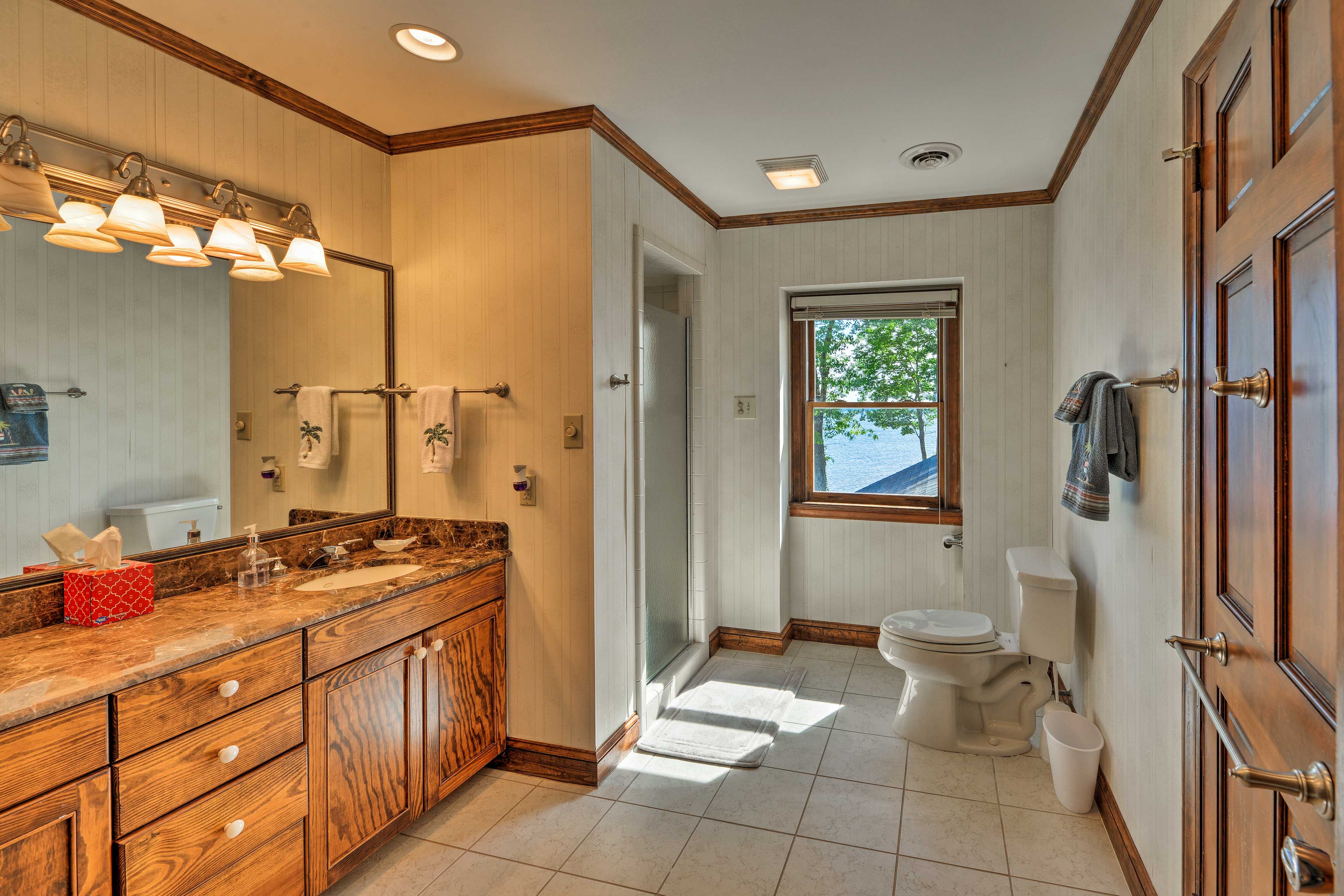 En-Suite Bathroom | Complimentary Toiletries
