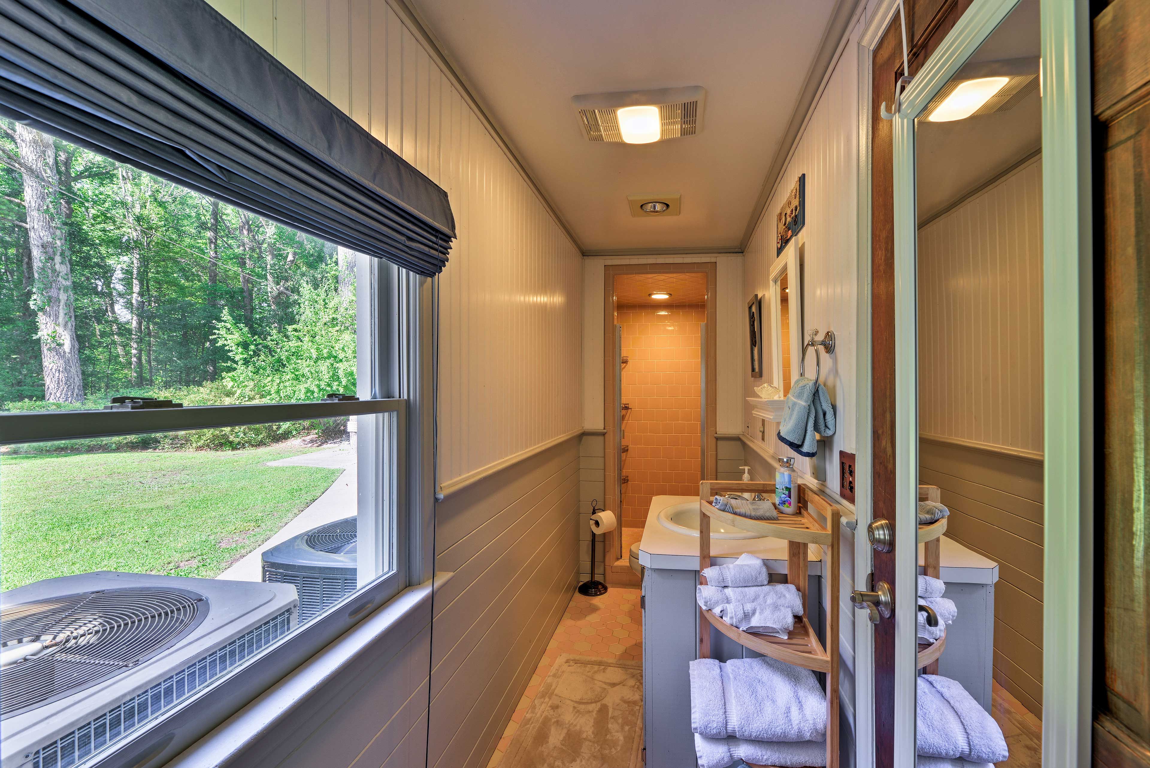 En-Suite Bathroom | Towels Provided