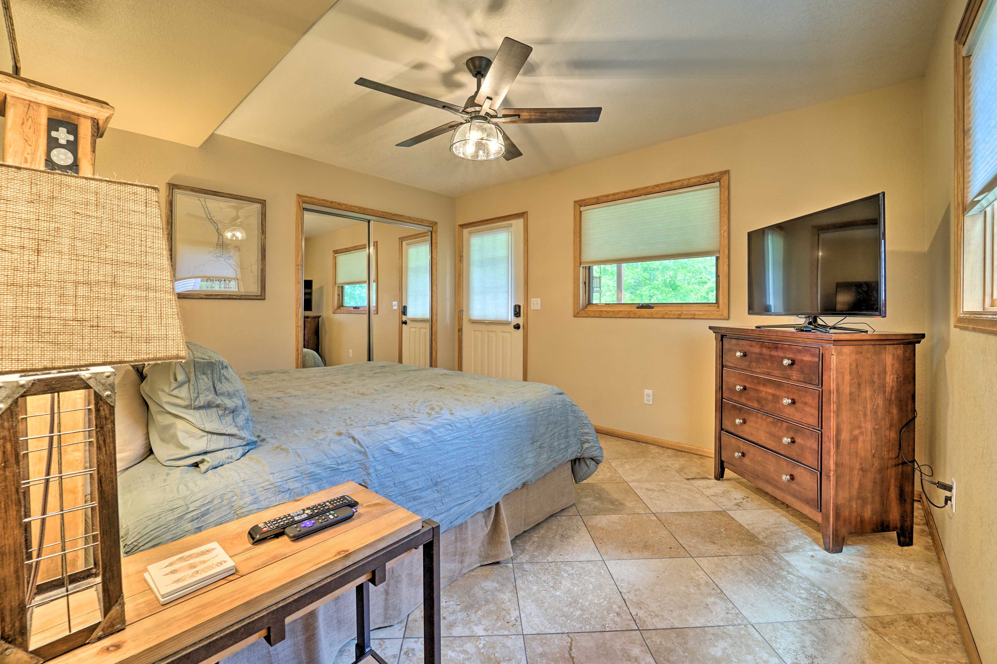 Bedroom 2 | Queen Bed