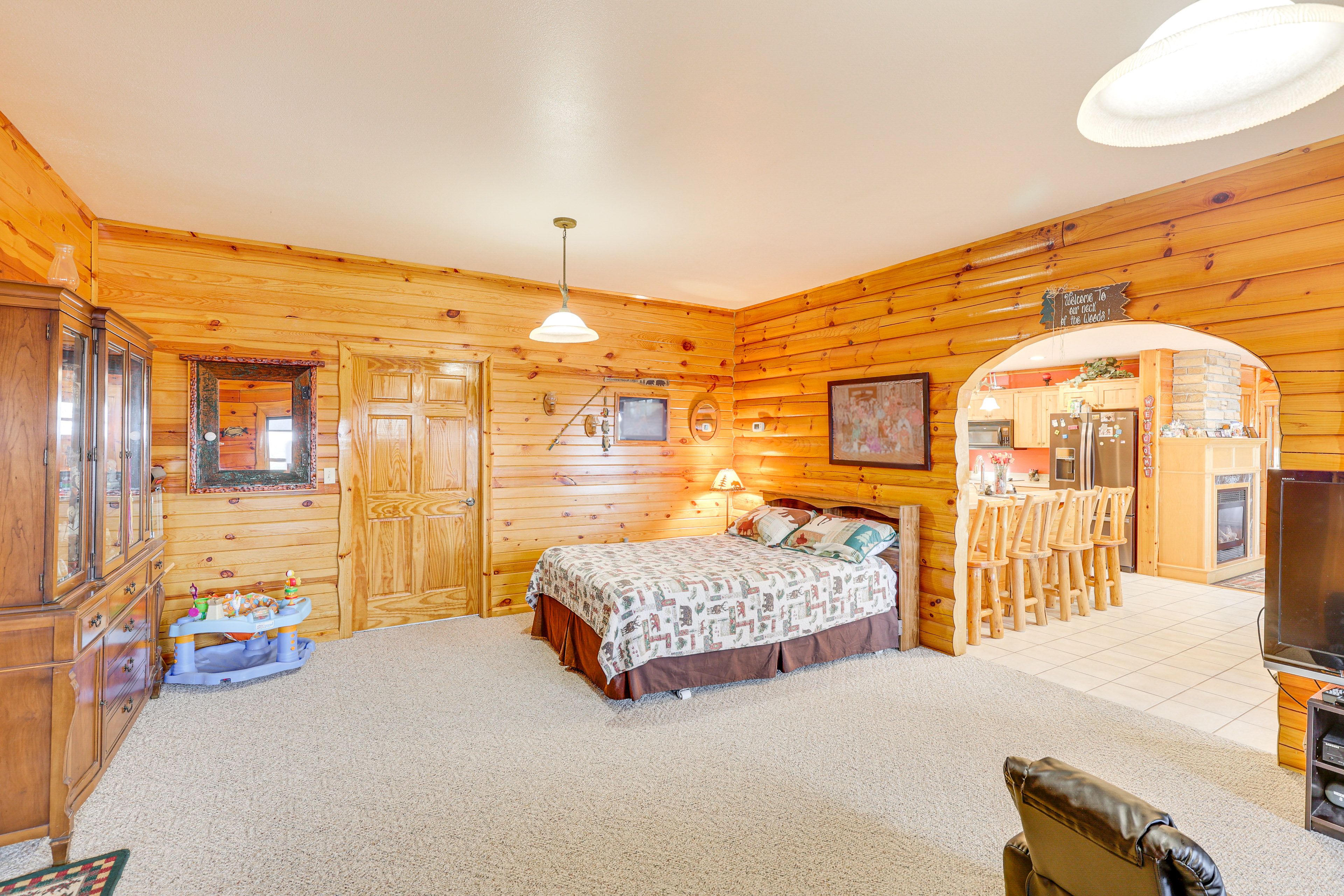 Sleeping Nook | 1st Floor | Queen Bed