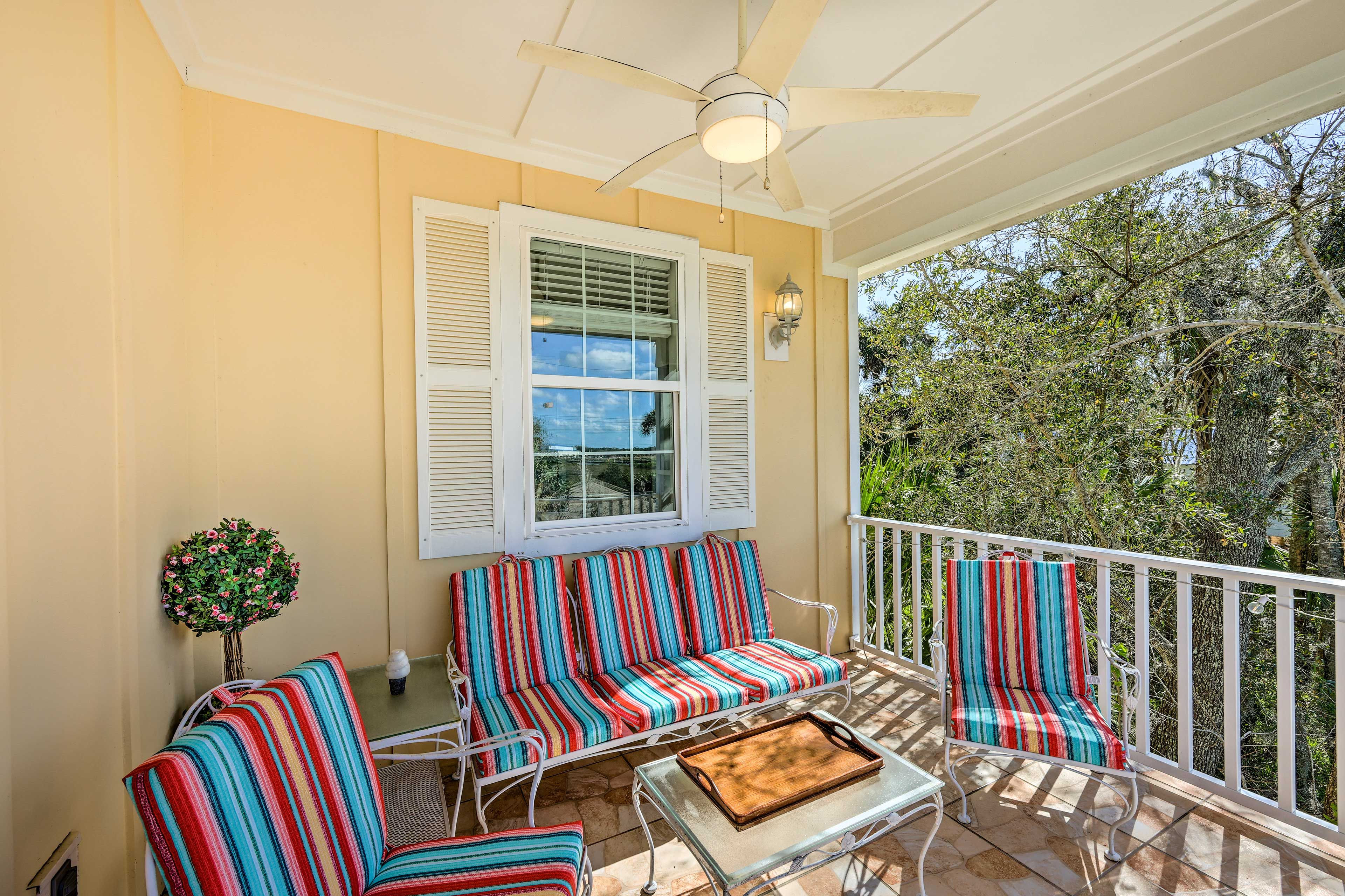 Balcony w/ Seating