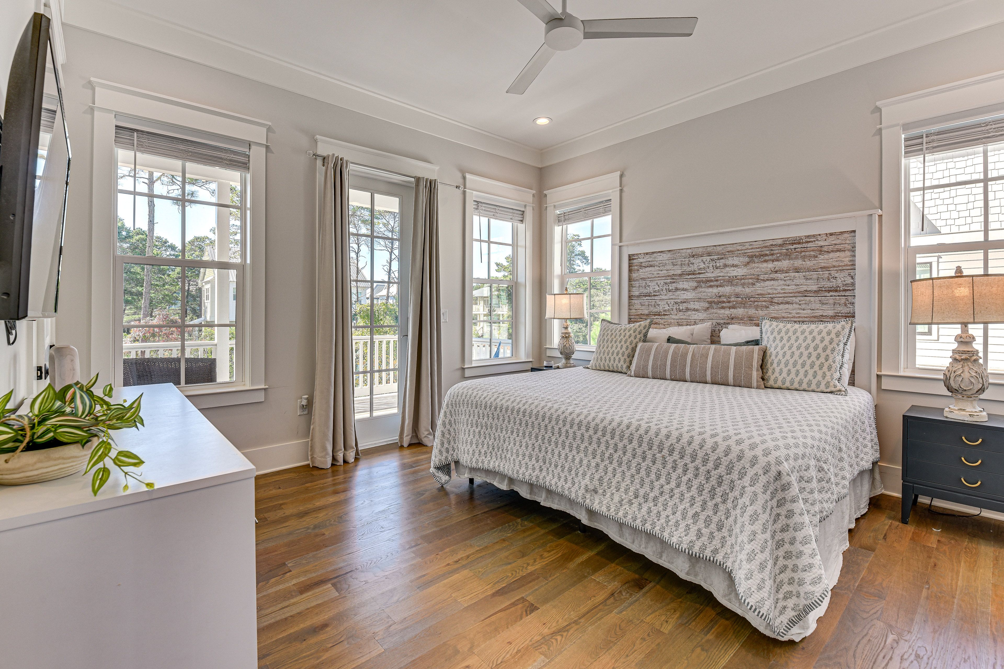 Bedroom 2 | King Bed | 2nd Floor | Balcony Access | En-Suite Bathroom | Smart TV