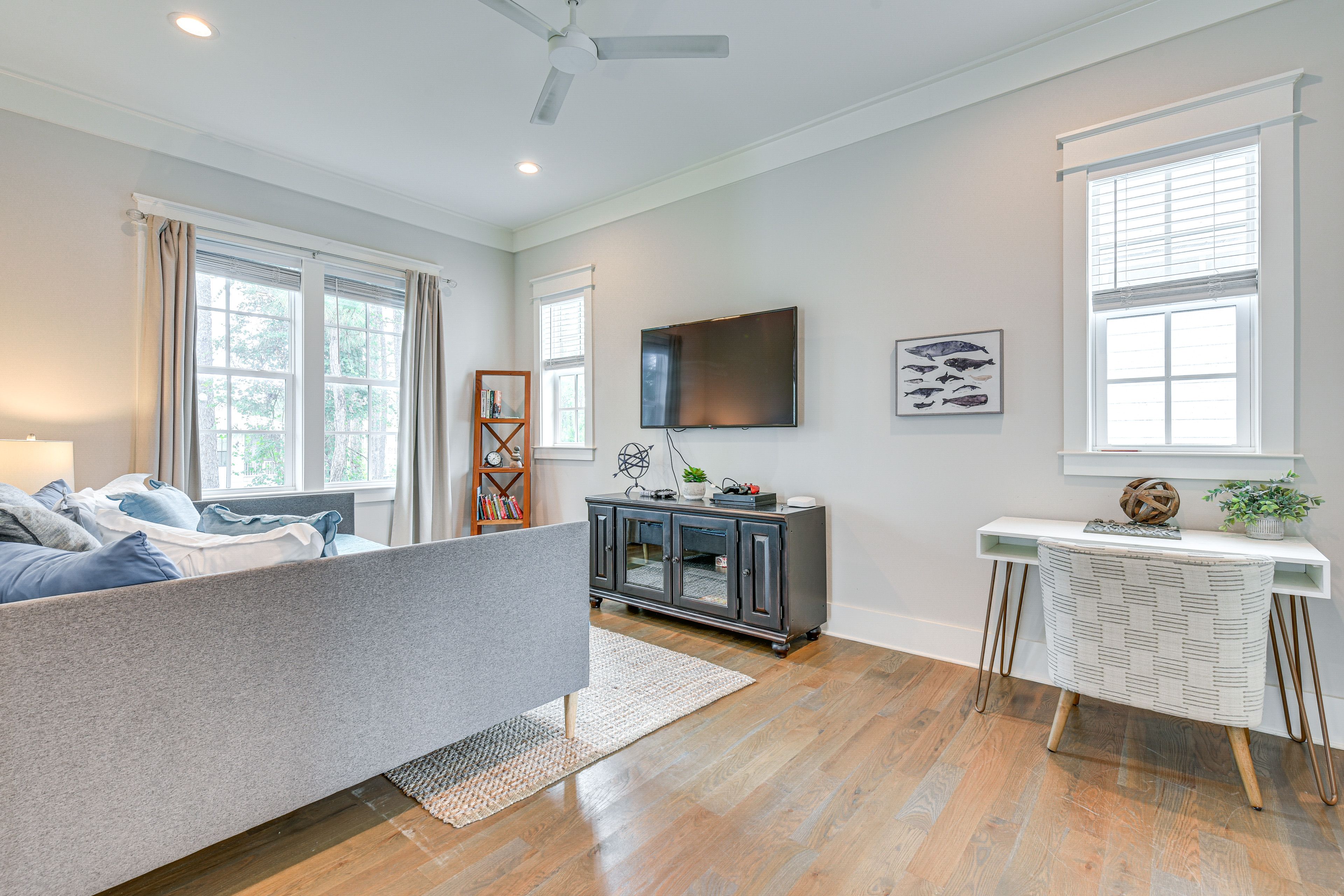 Den | 2nd Floor | Queen Daybed | Smart TV