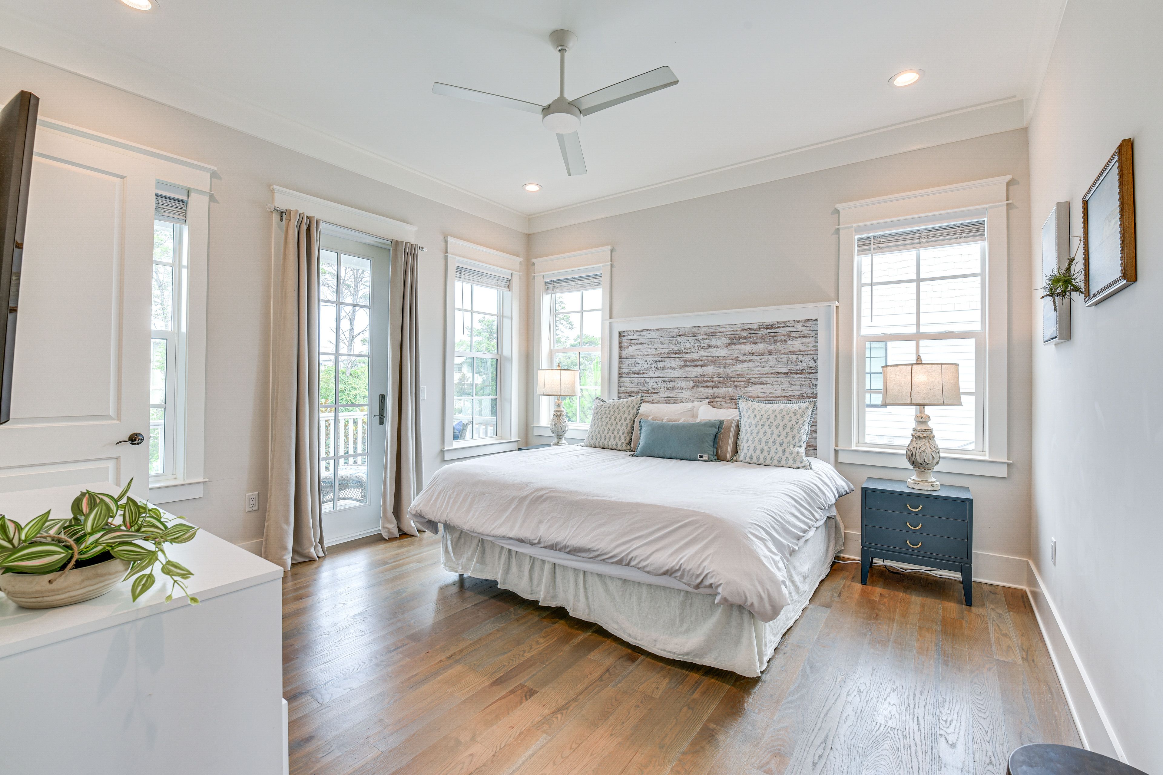Bedroom 2 | King Bed | 2nd Floor | Balcony Access | En-Suite Bathroom | Smart TV