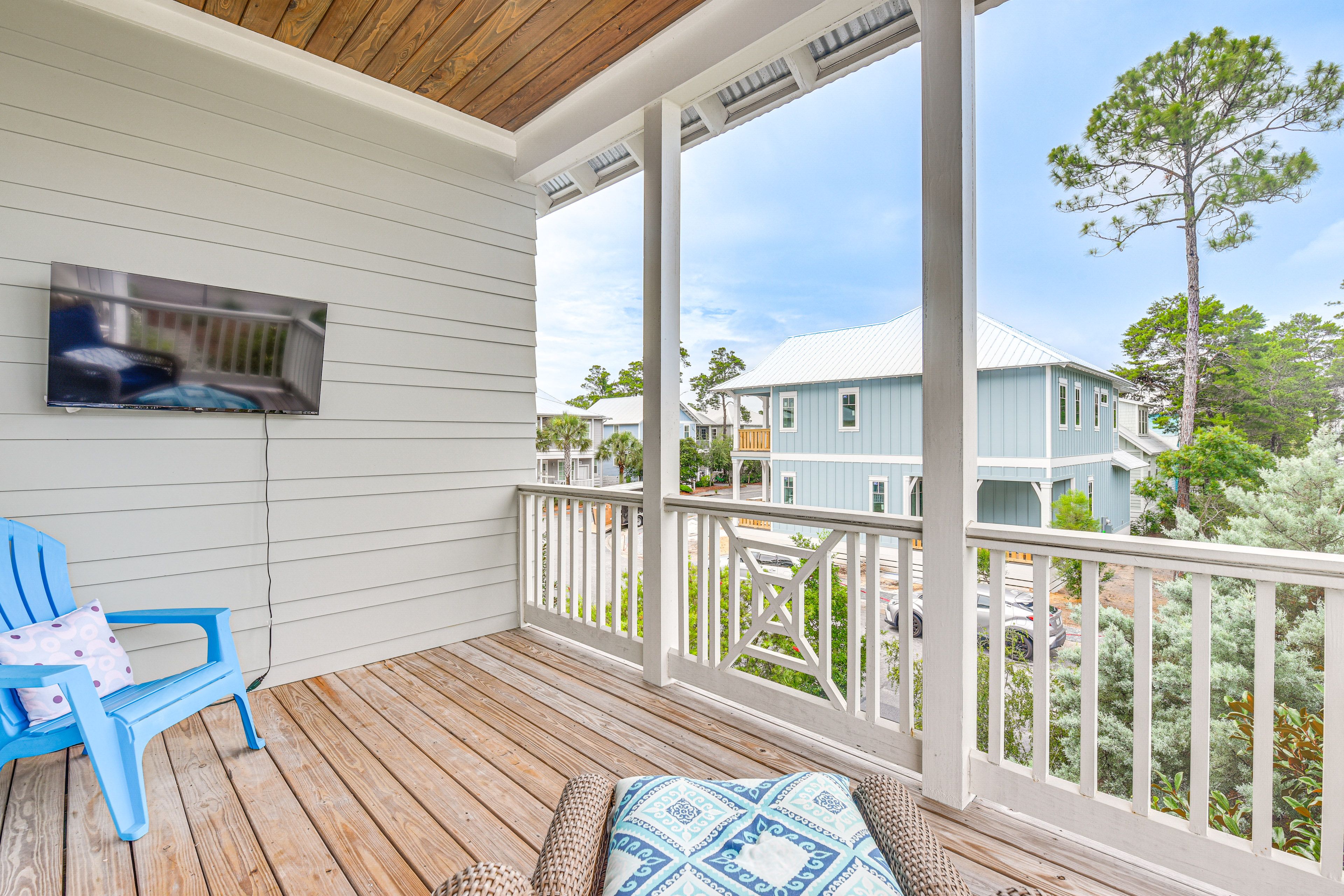 Private Balcony w/ Seating & TV
