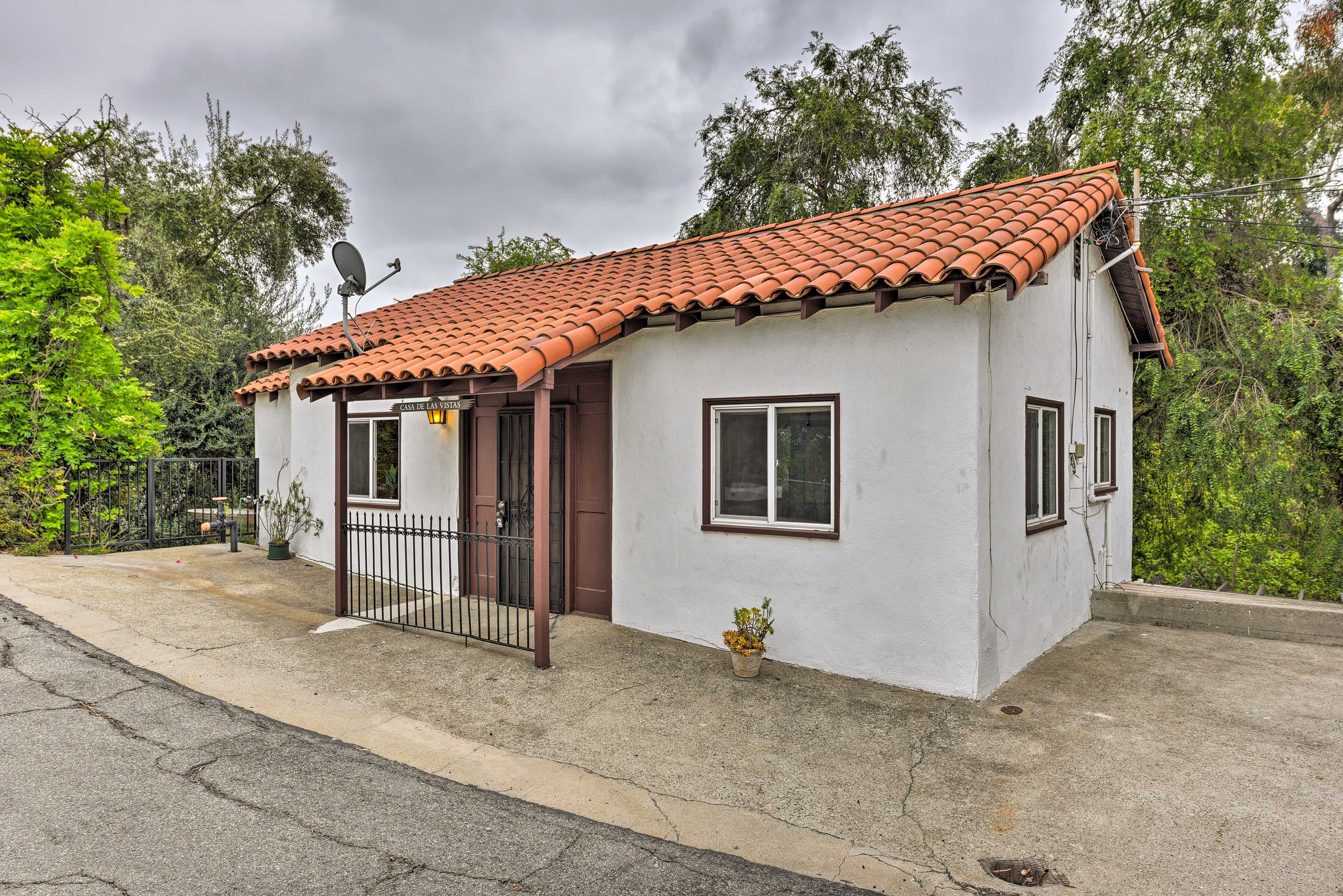 The villa is within walking distance from numerous trails.