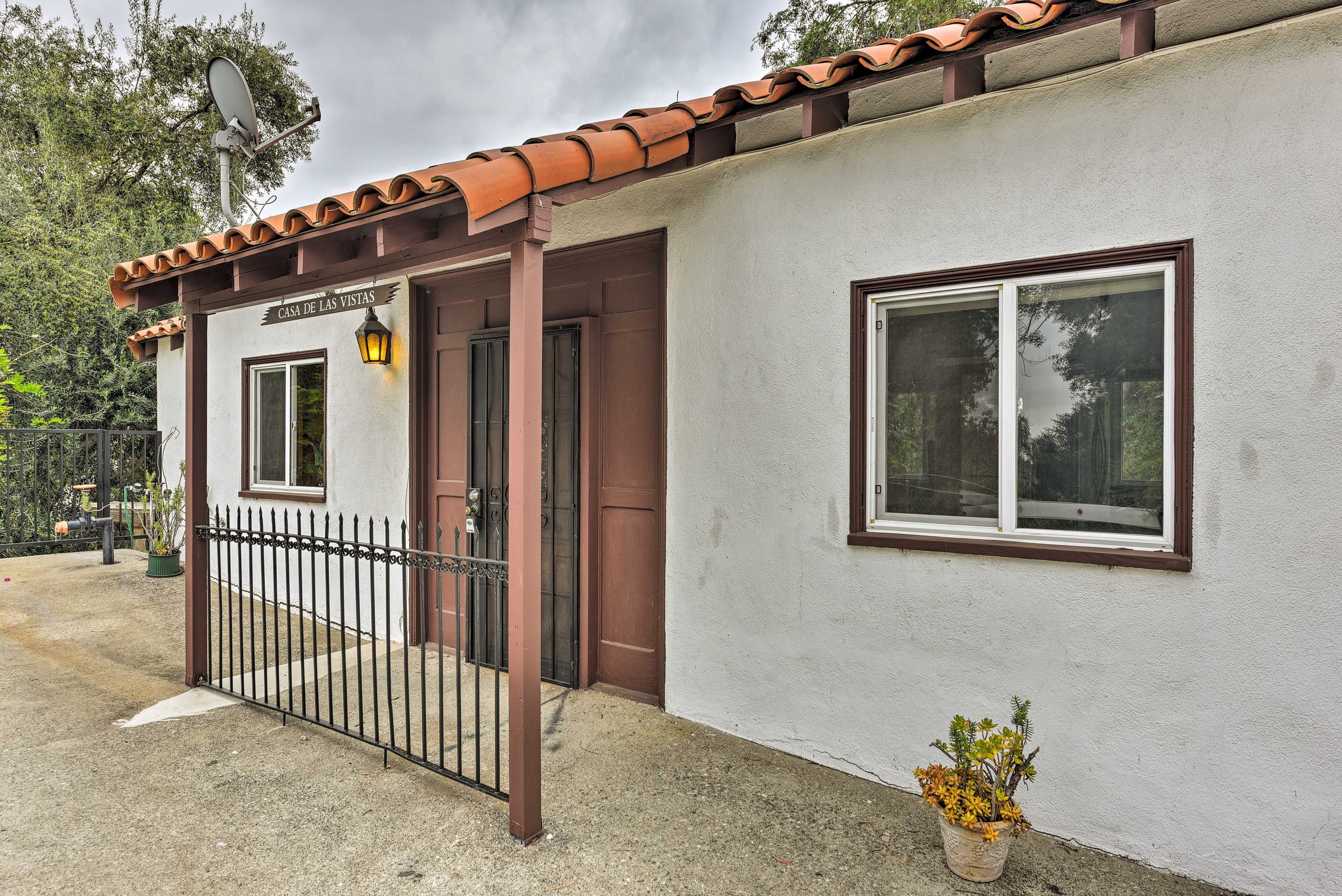 You'll be just 1 hour from Los Angeles!