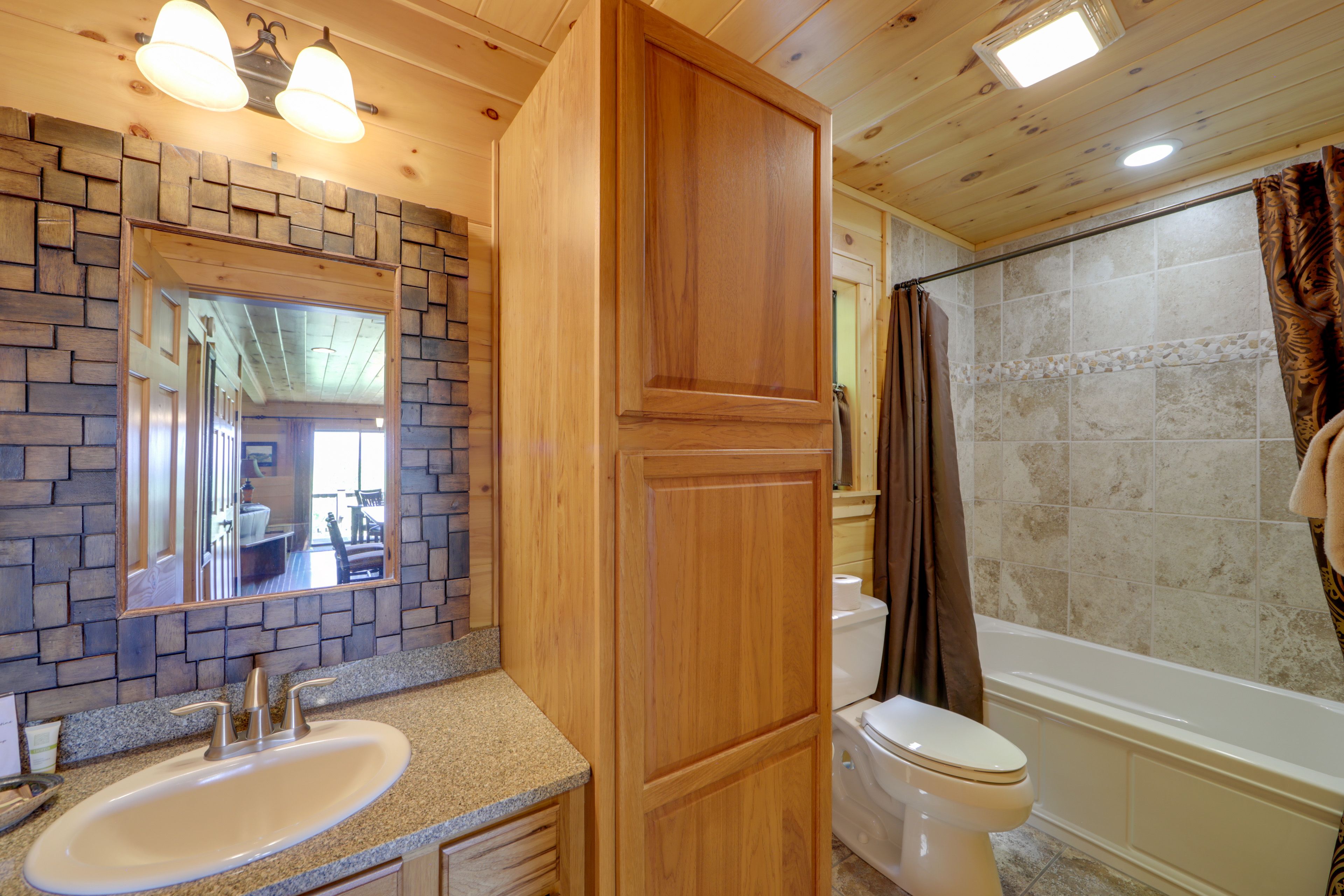 Full Bathroom | Towels Provided | 1st Floor