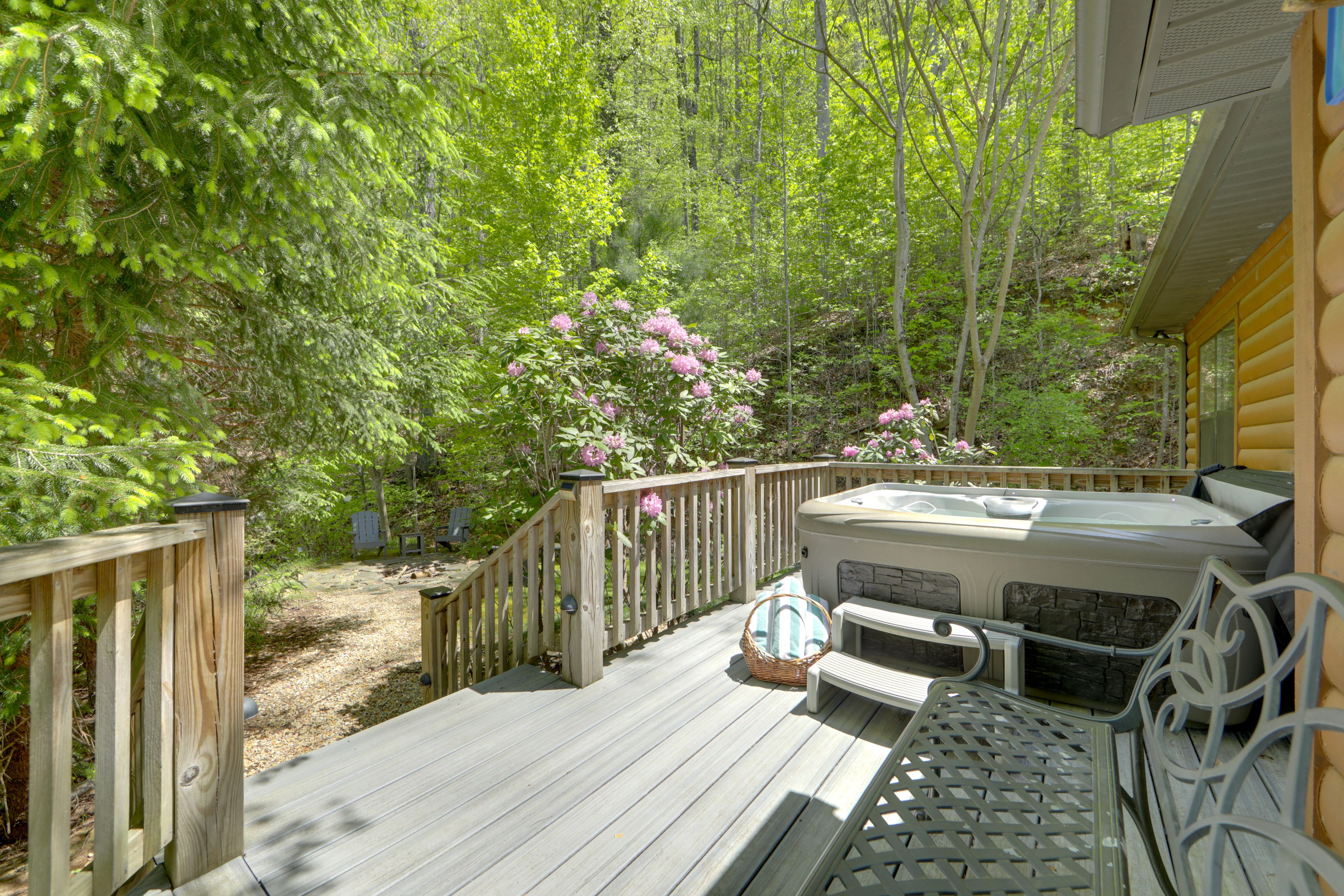 Deck | Private Hot Tub
