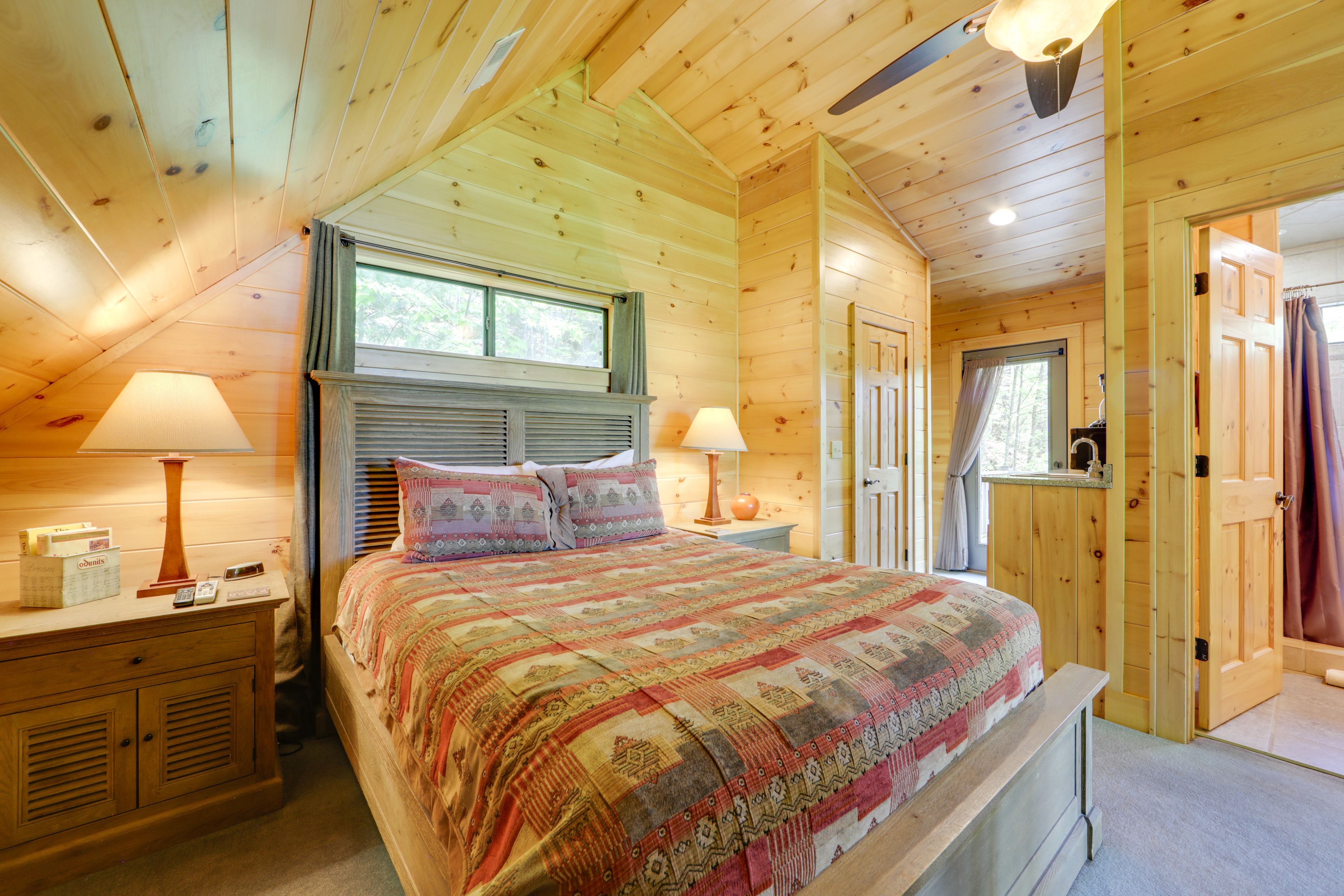 Bedroom 2 | Queen Bed | 2nd Floor