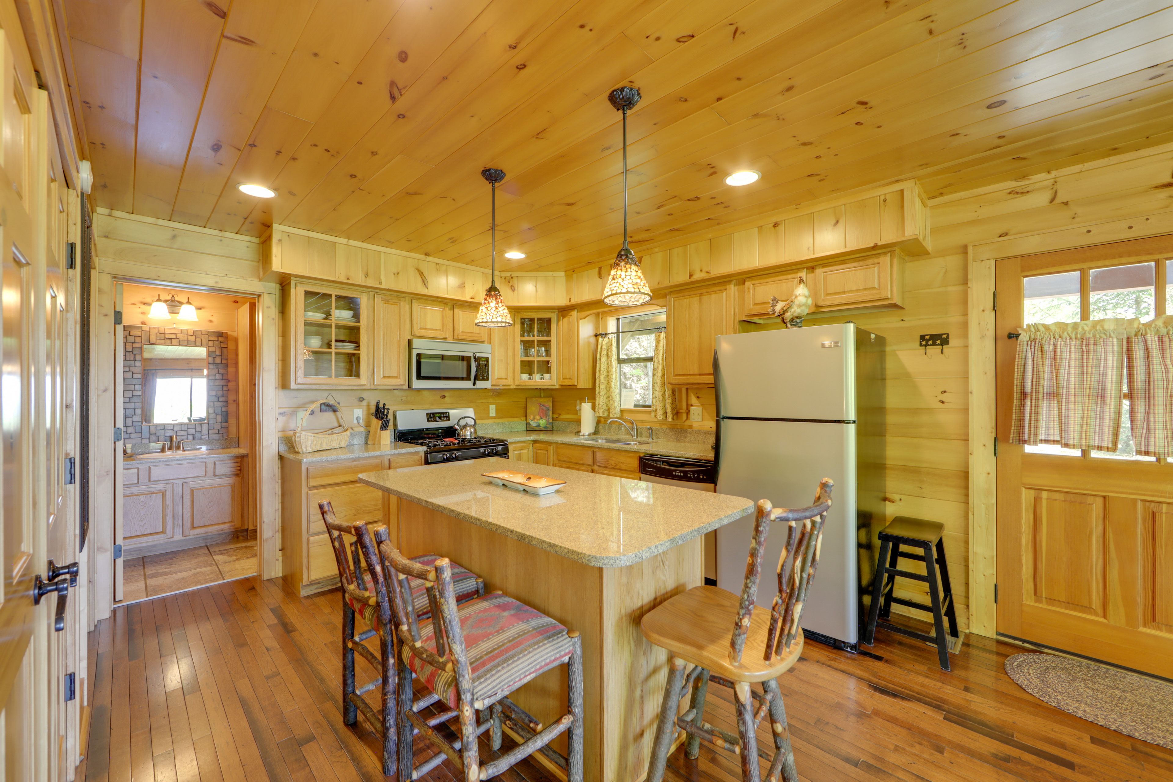 Kitchen | Ice Maker | Toaster | 1st Floor