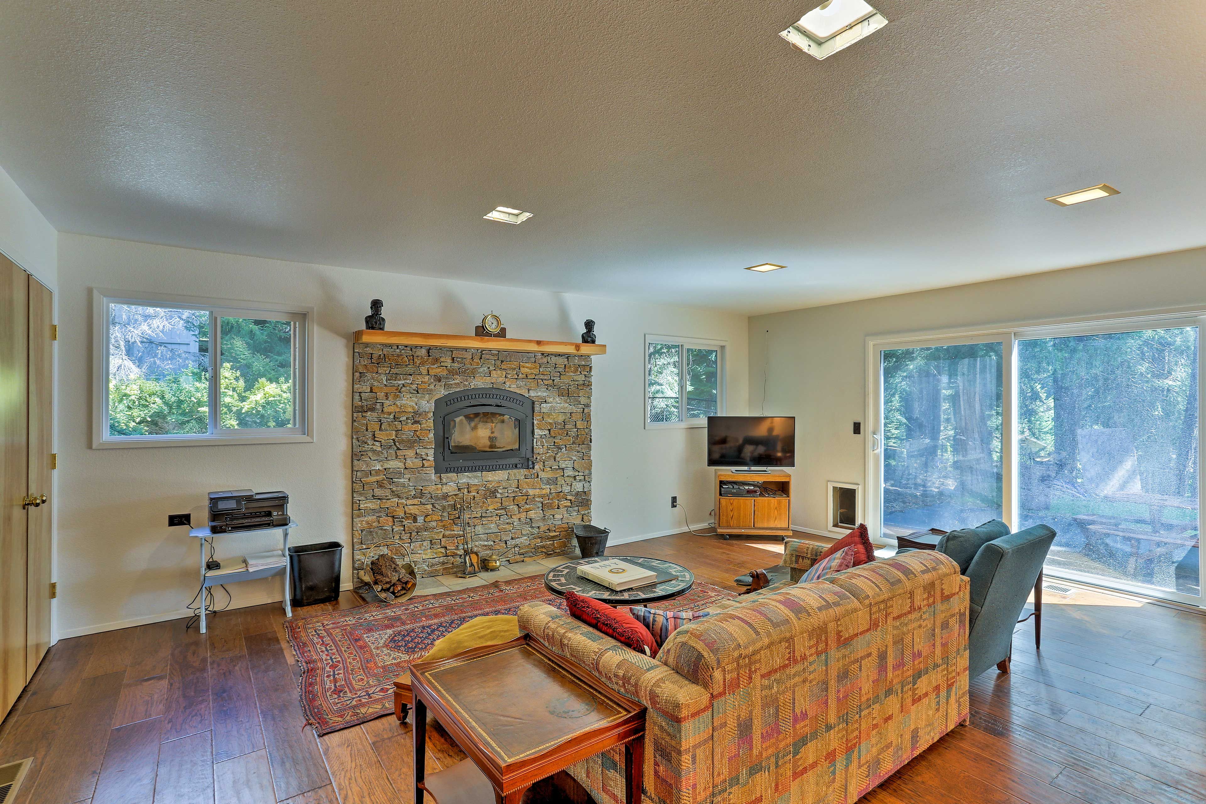Lake Almanor Vacation Rental | 3BR | 3.5BA | 2,500 Sq Ft | Stairs Required