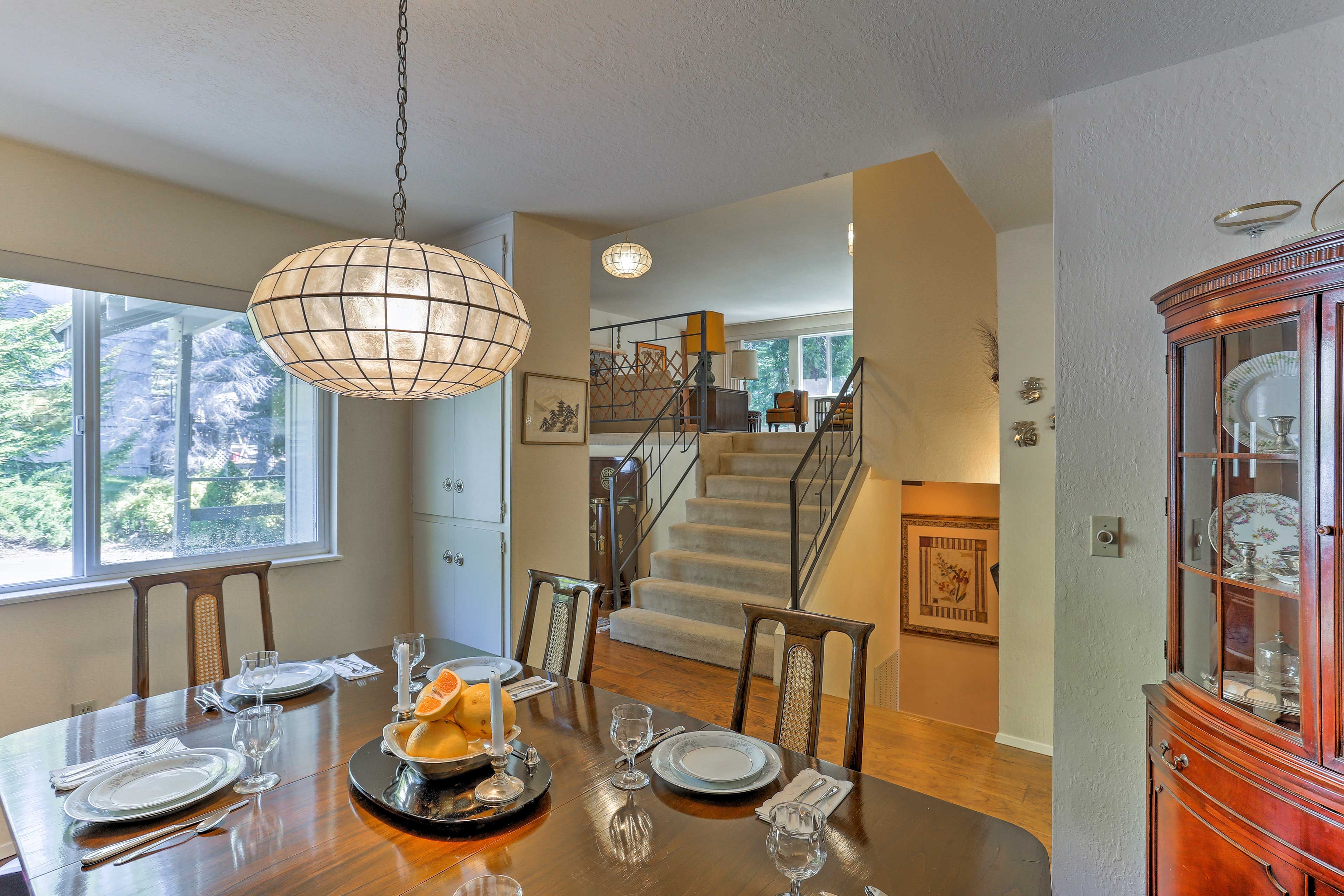 Formal Dining Room | Dishware/Flatware