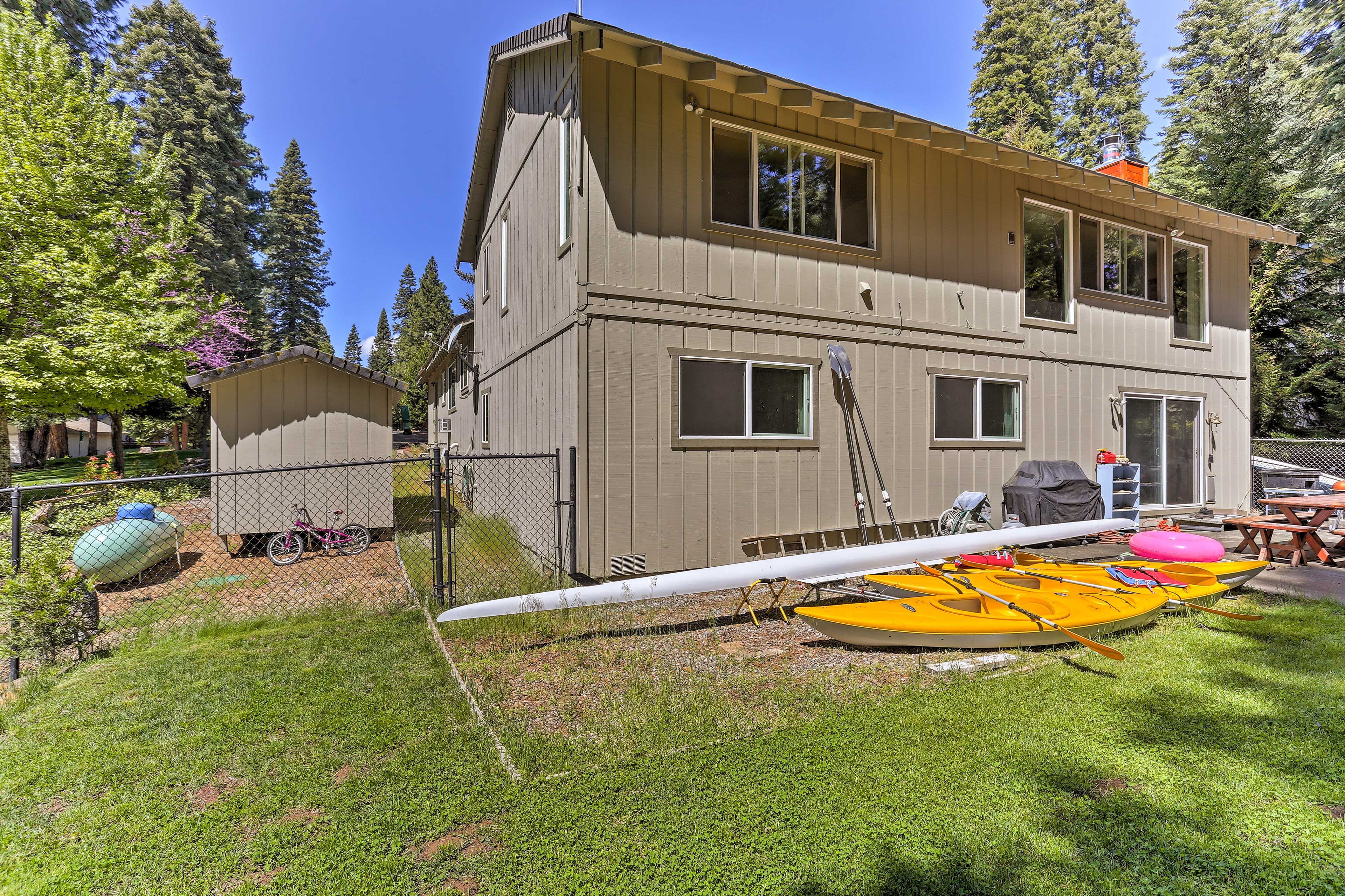 Backyard | Gas Grill | Kayaks Provided