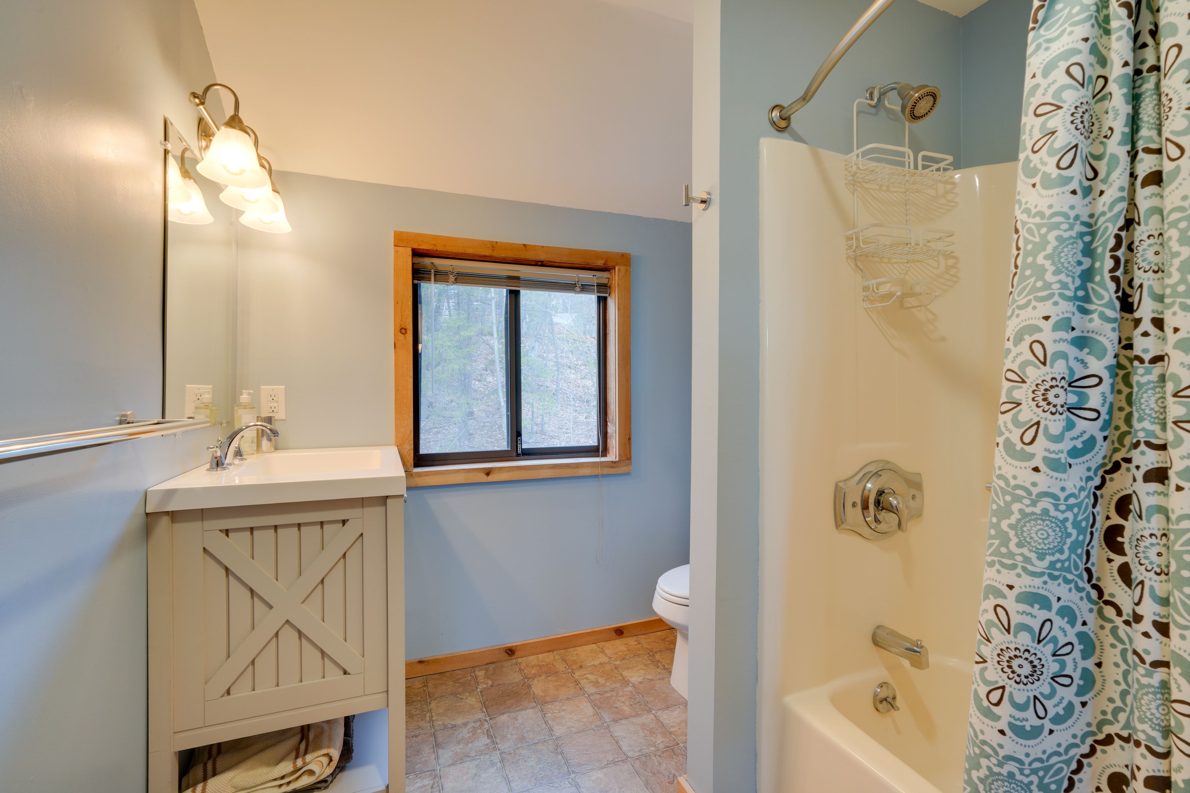 Full Bathroom | 2nd Floor
